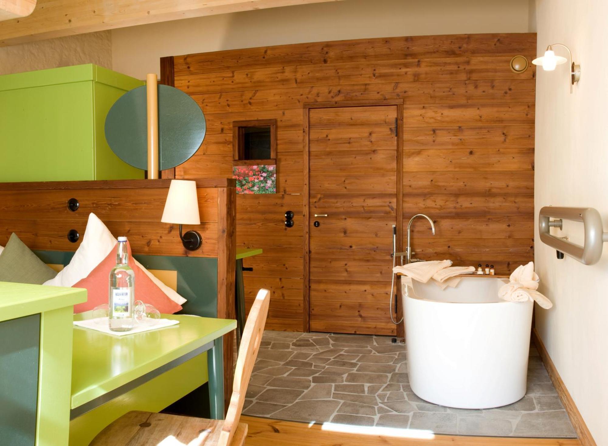 Double Room Bath Mountain View & Balcony