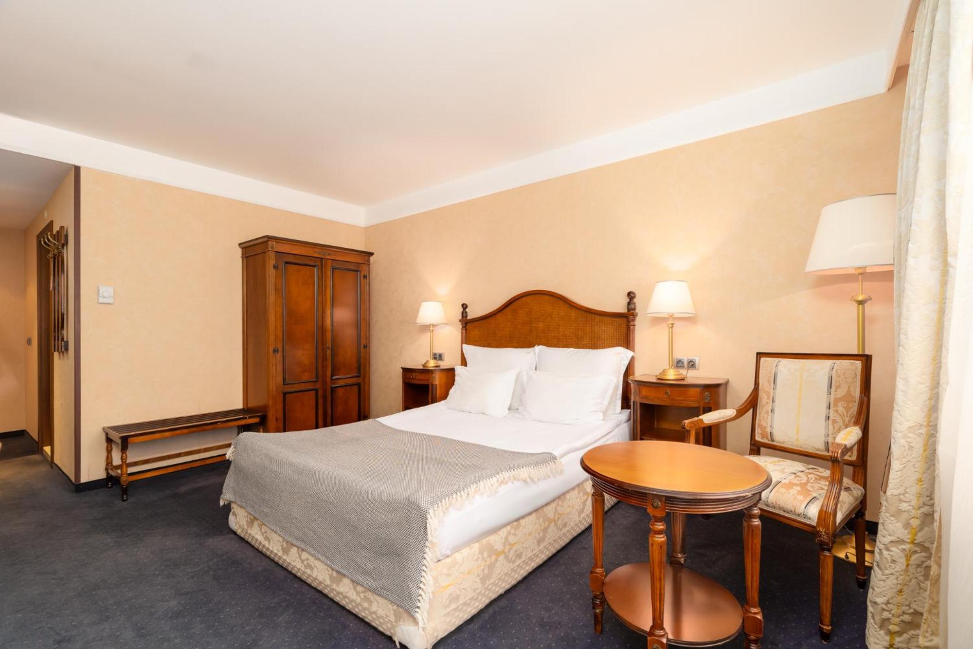 Deluxe Room,1635246832:JPEG