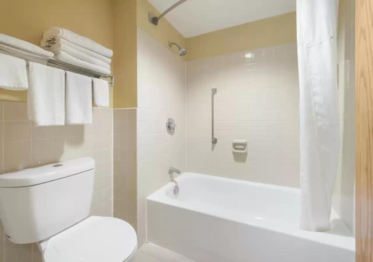 Queen Suite Two Queen Beds Non-Smoking Ground Floor