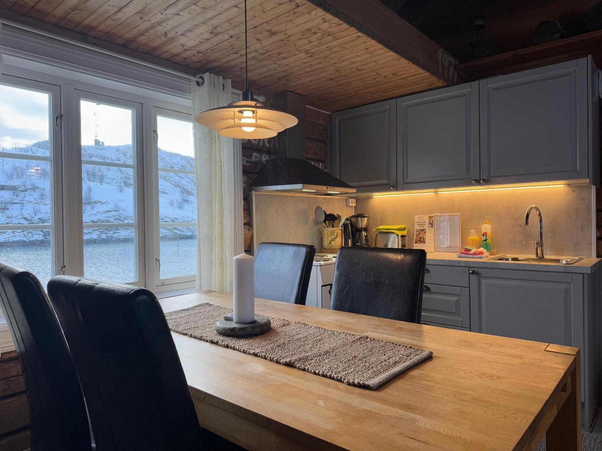 Traditional cabin sea view