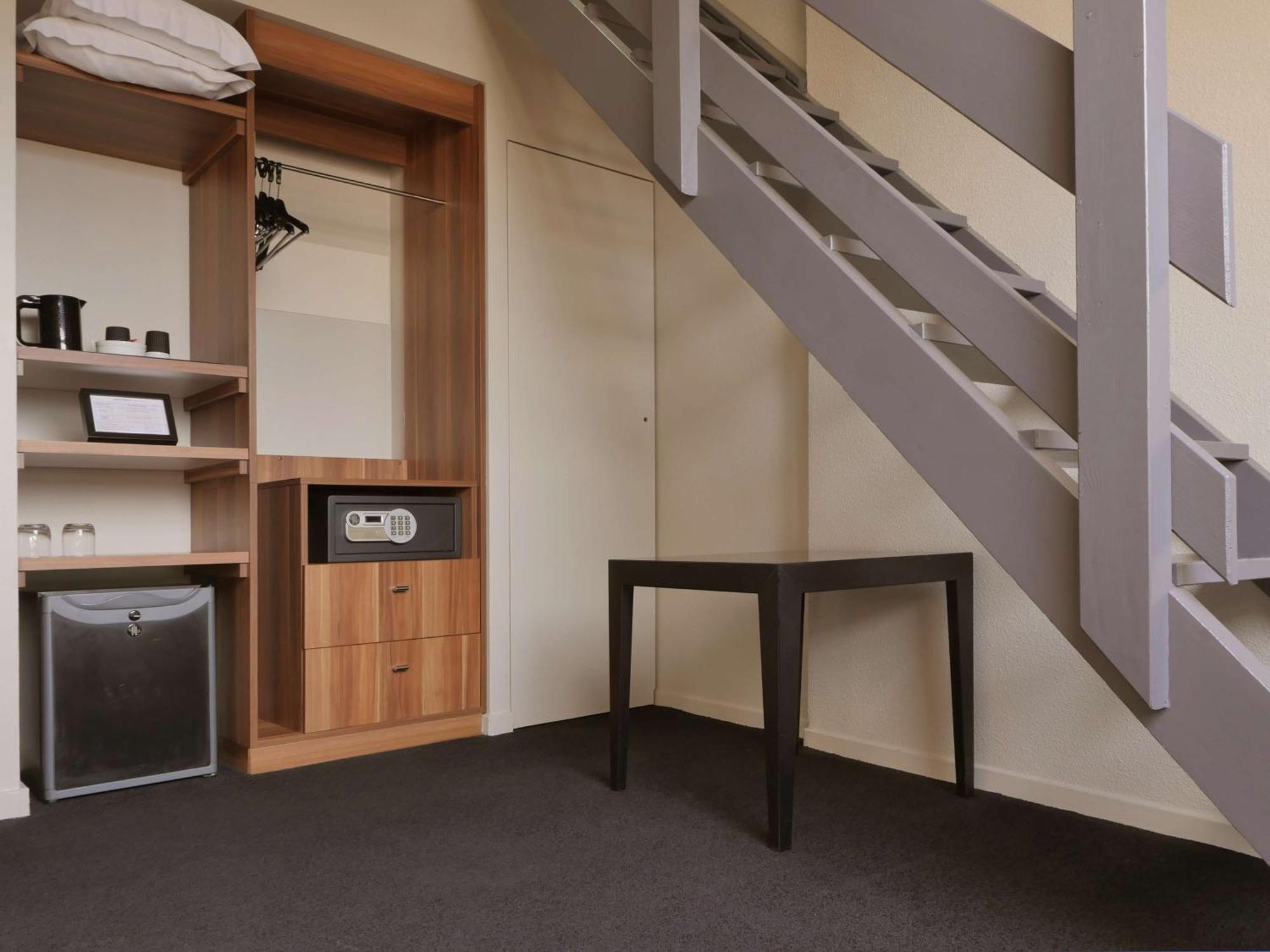 Standard Queen Room Mezzanine Non-Smoking