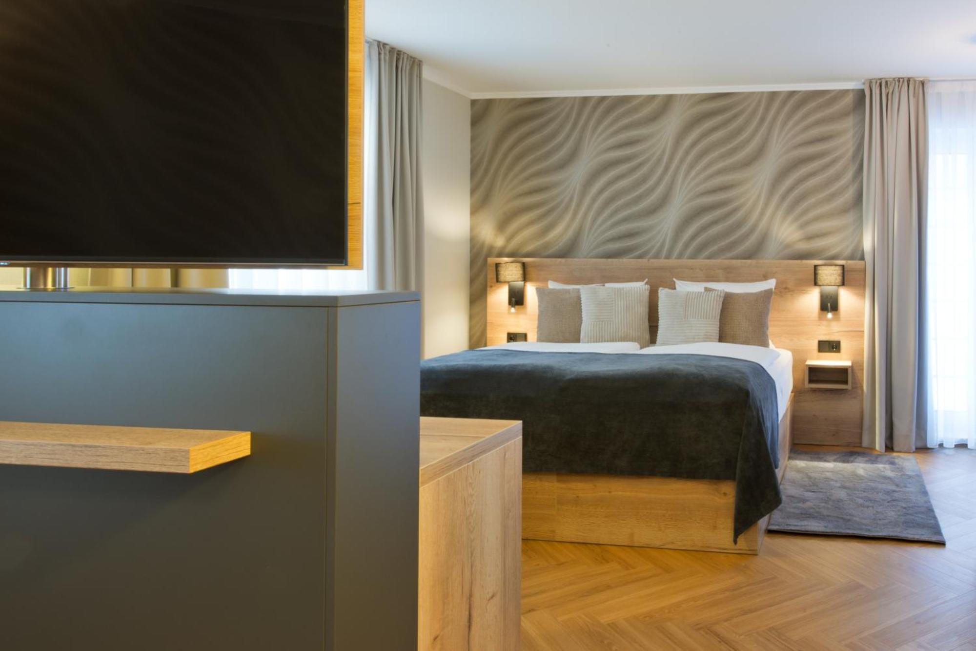 Junior Suite,1649878476:JPEG