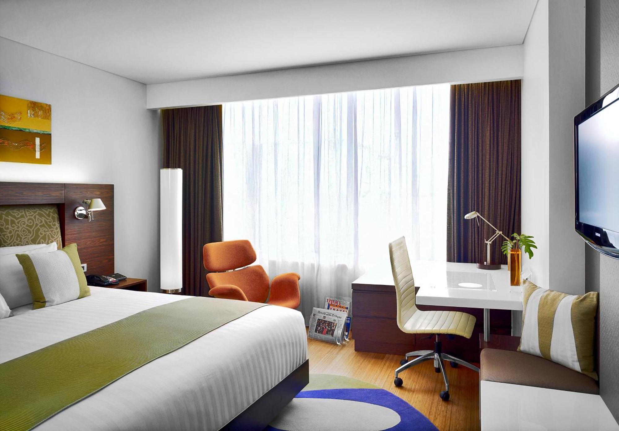 Deluxe Skyline Room