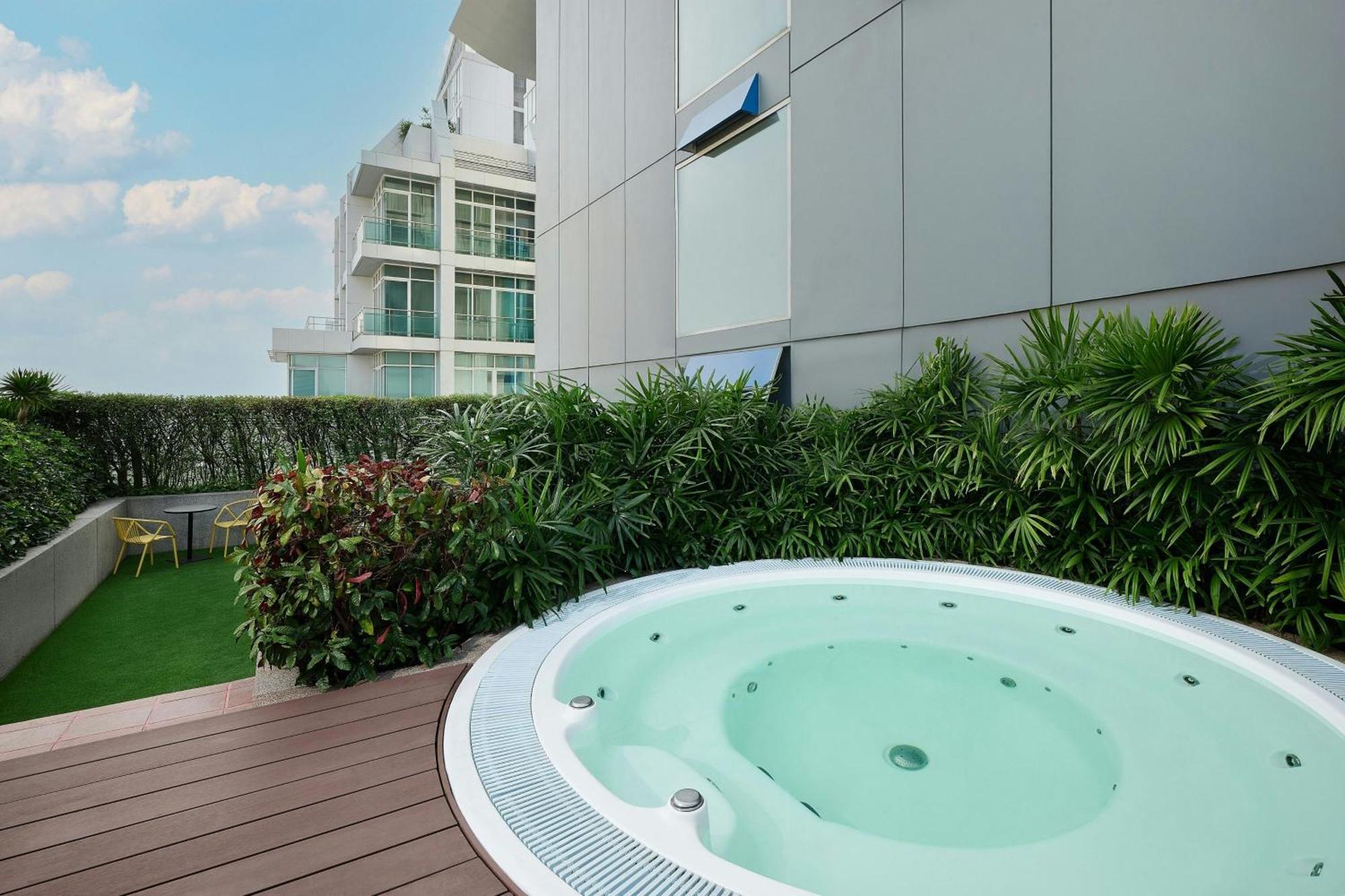 One-Bedroom Savvy King Suite City View High Floor
