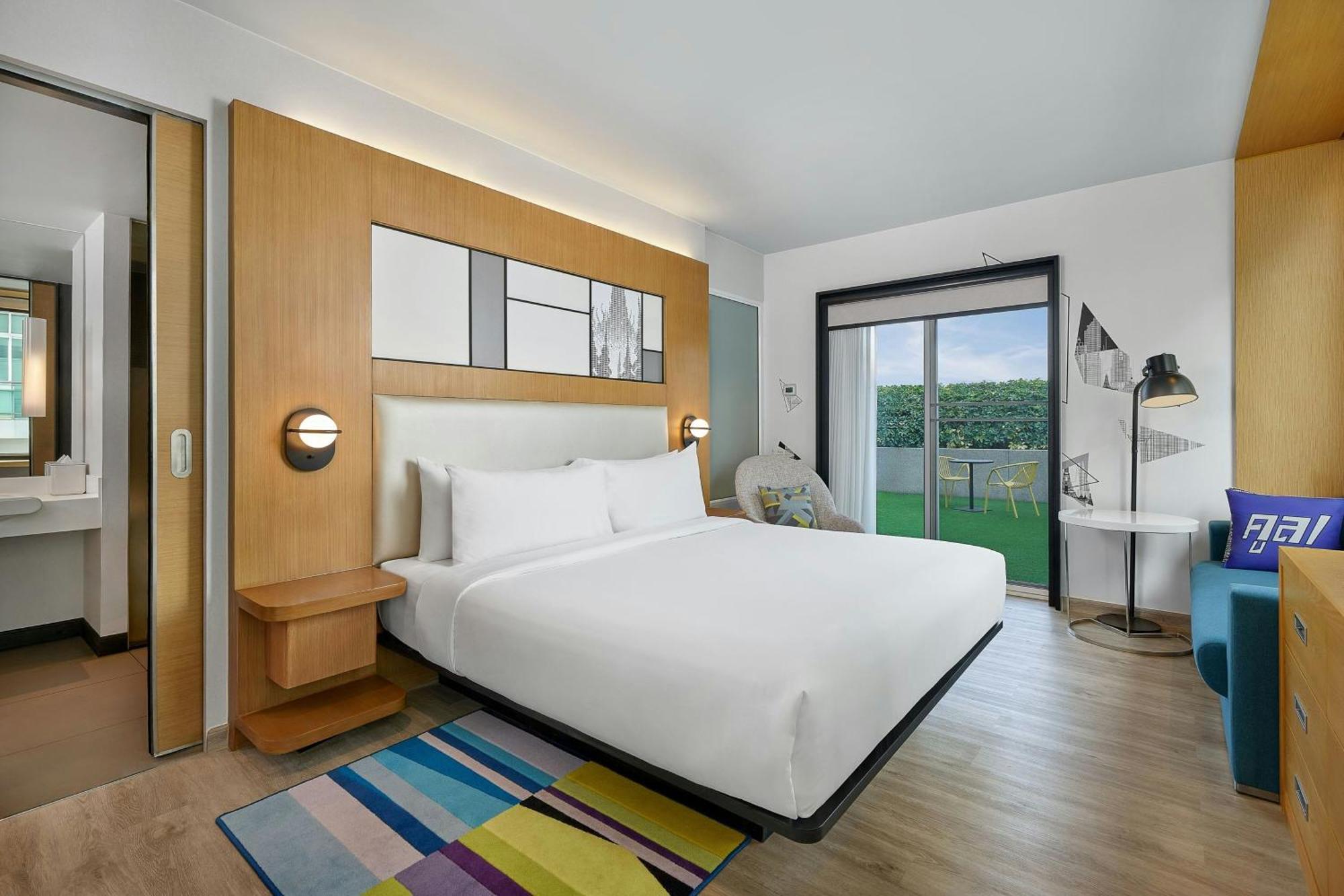 One-Bedroom Savvy King Suite City View High Floor