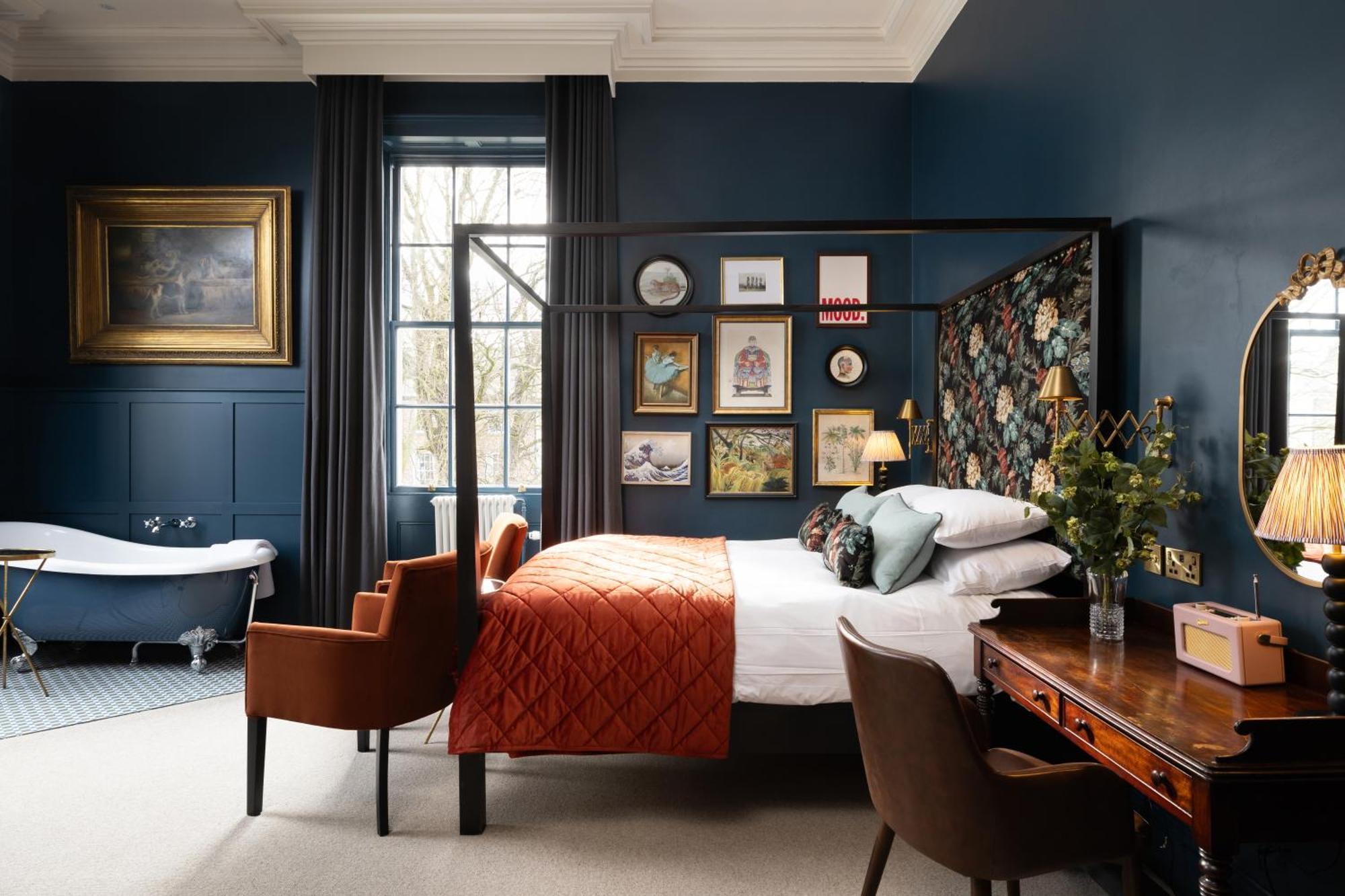 Luxury Four-Poster Room