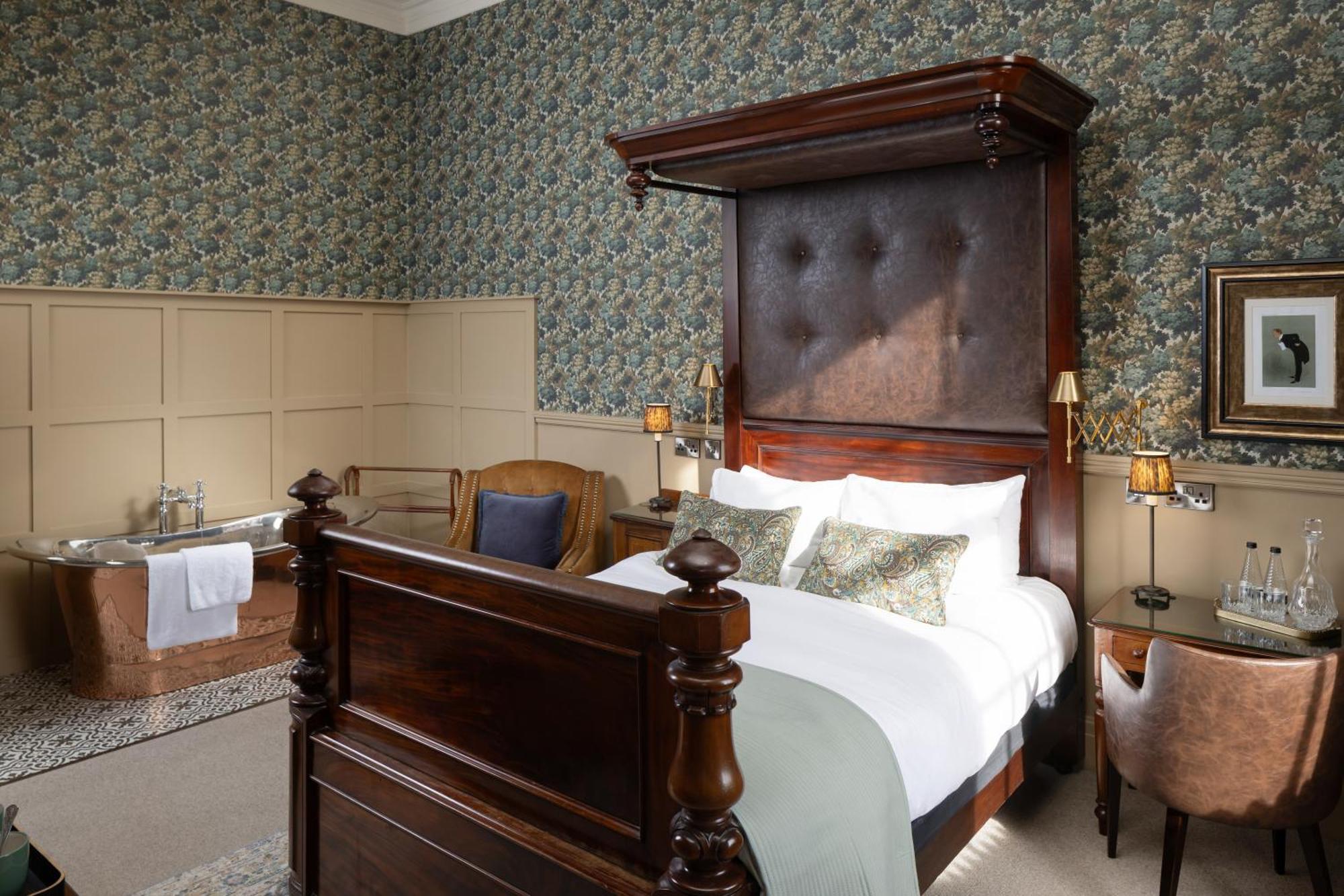 Luxury Four-Poster Room