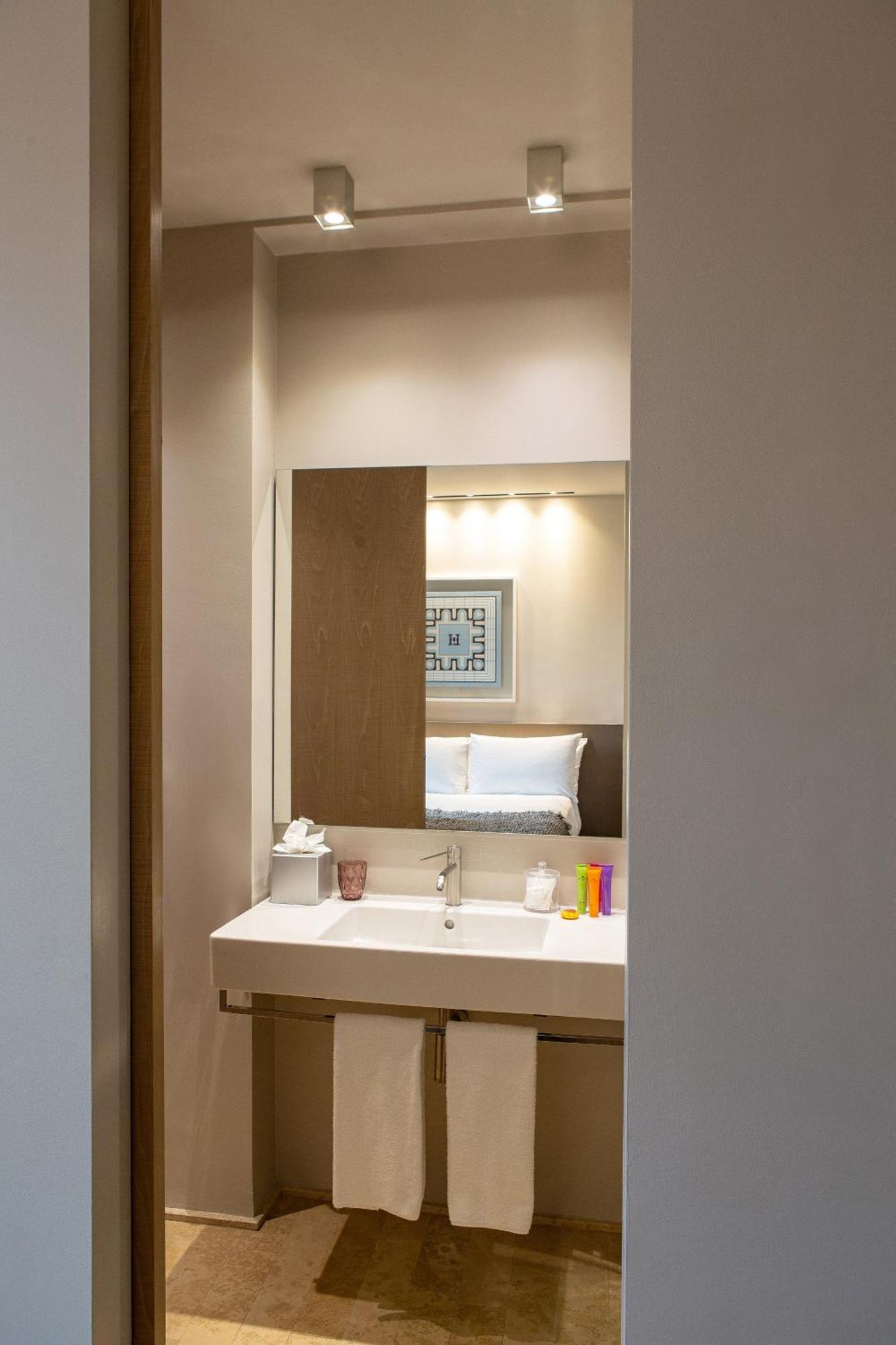 Single Room,1651191753:JPEG