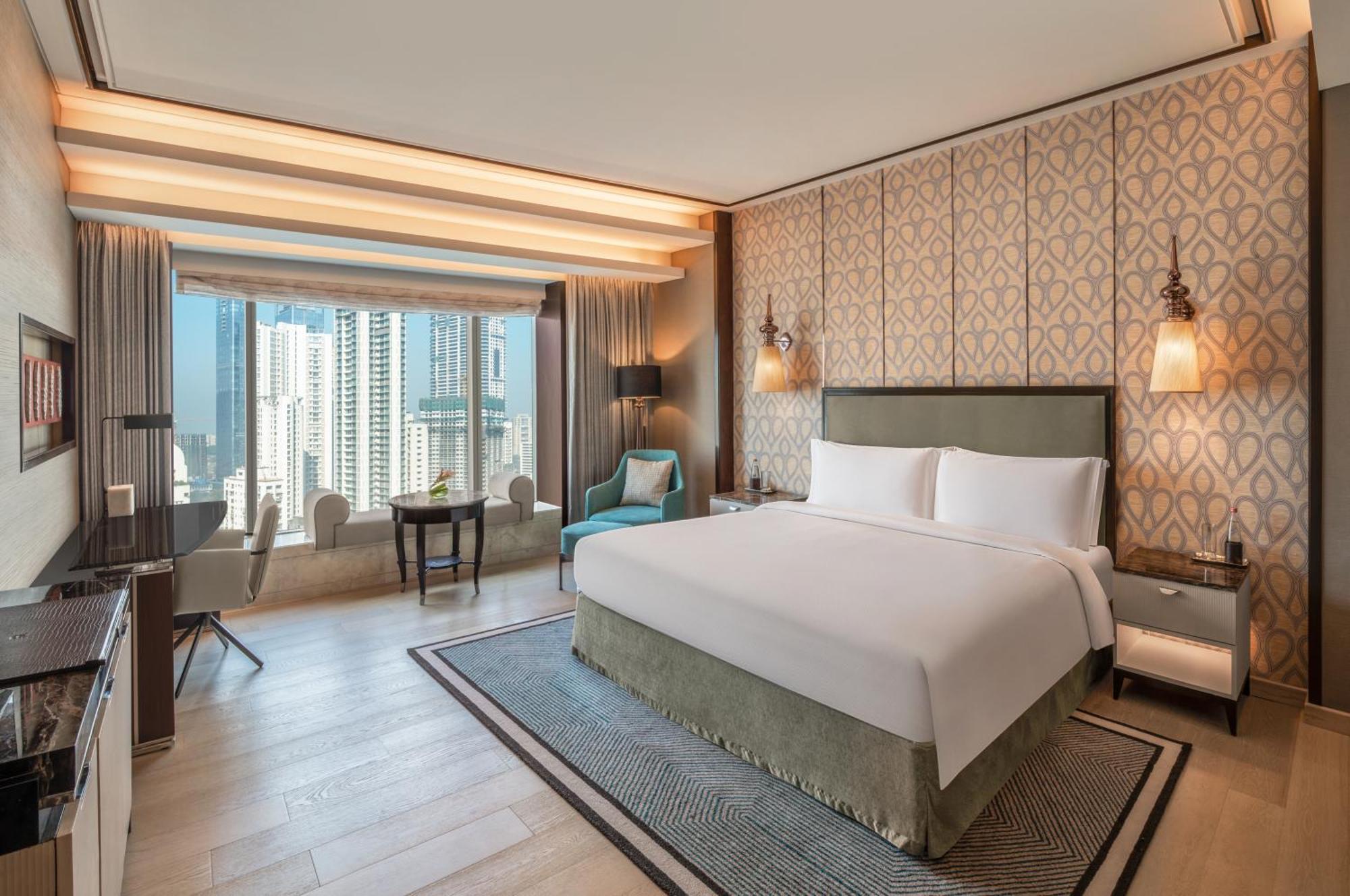 Signature Large Room 1 King Bed