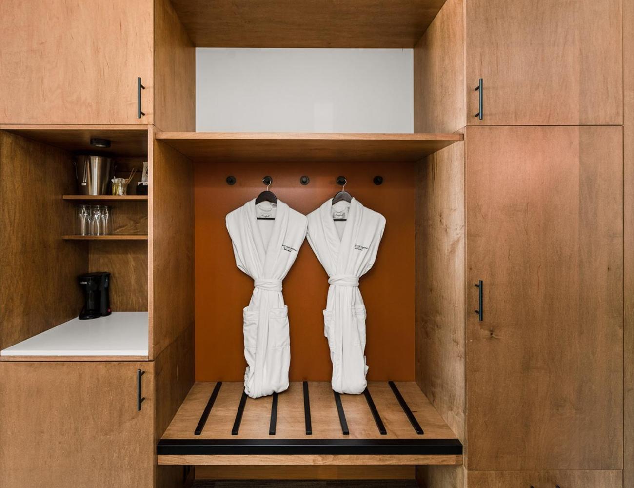 Family Room,1681097738:JPEG