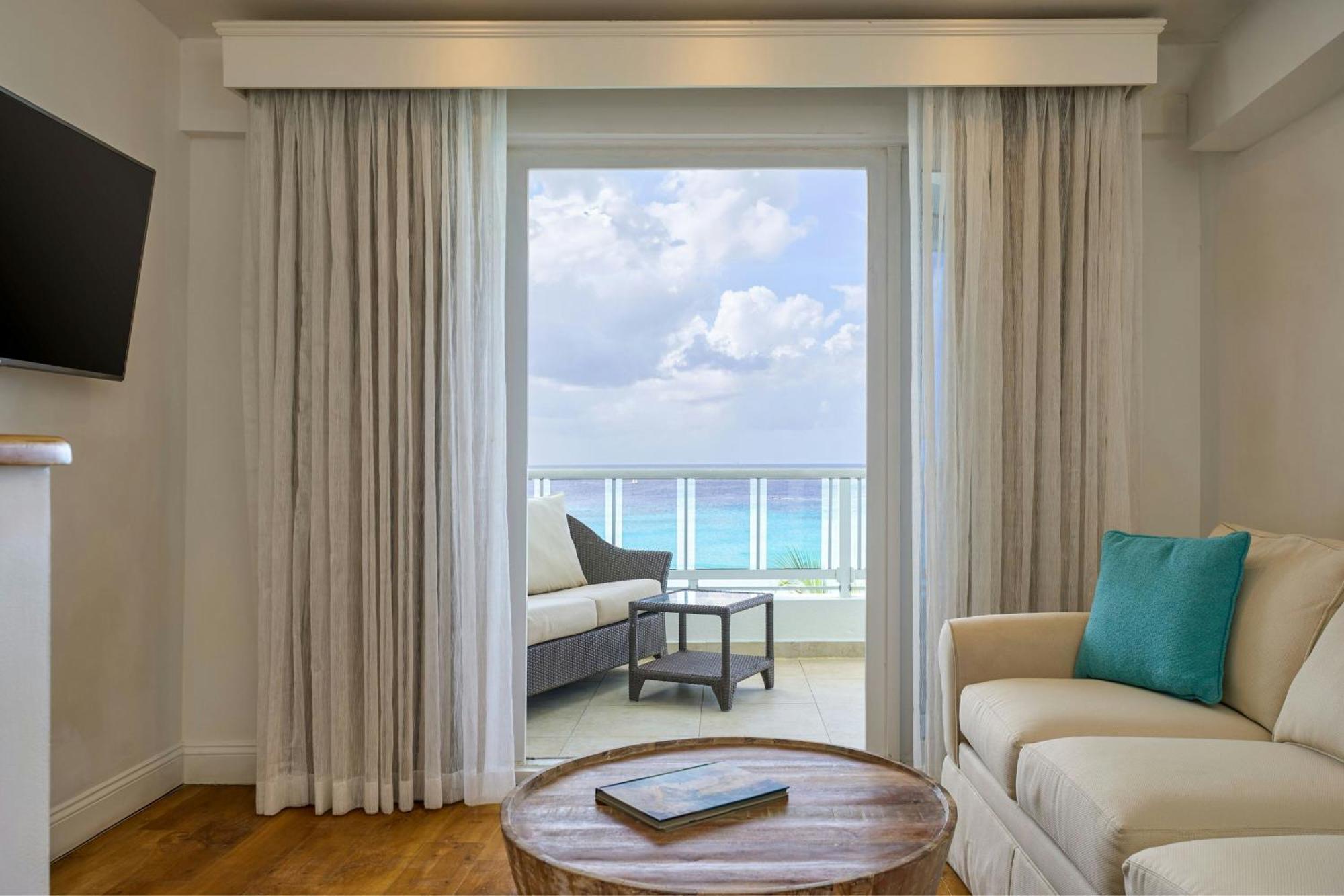 Ocean Front Split Room Guest room