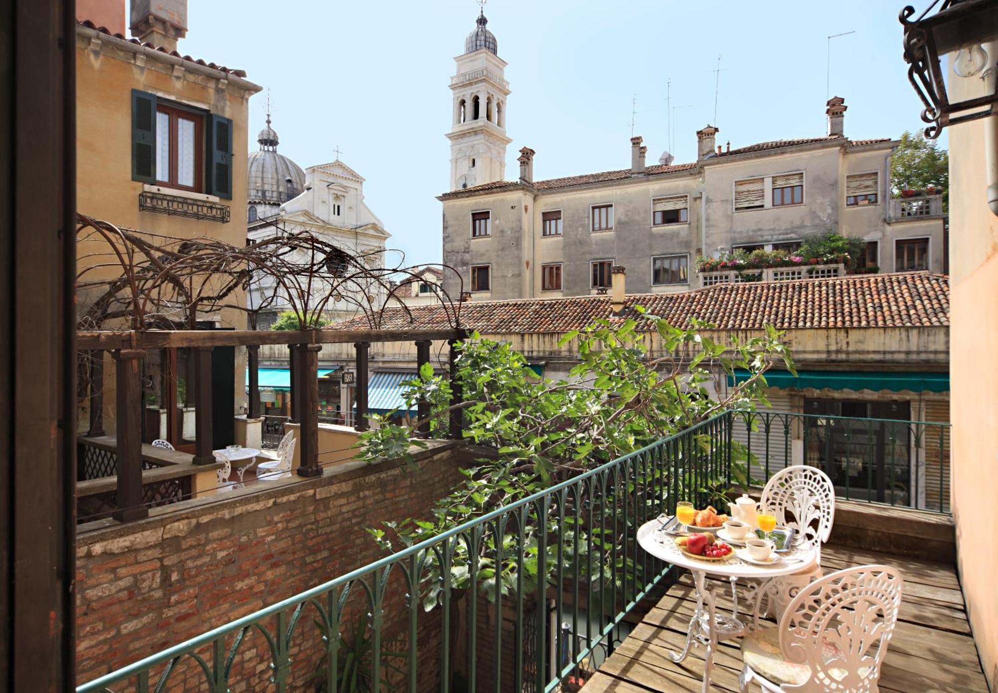 Deluxe Double or Twin Room with Terrace and Canal View