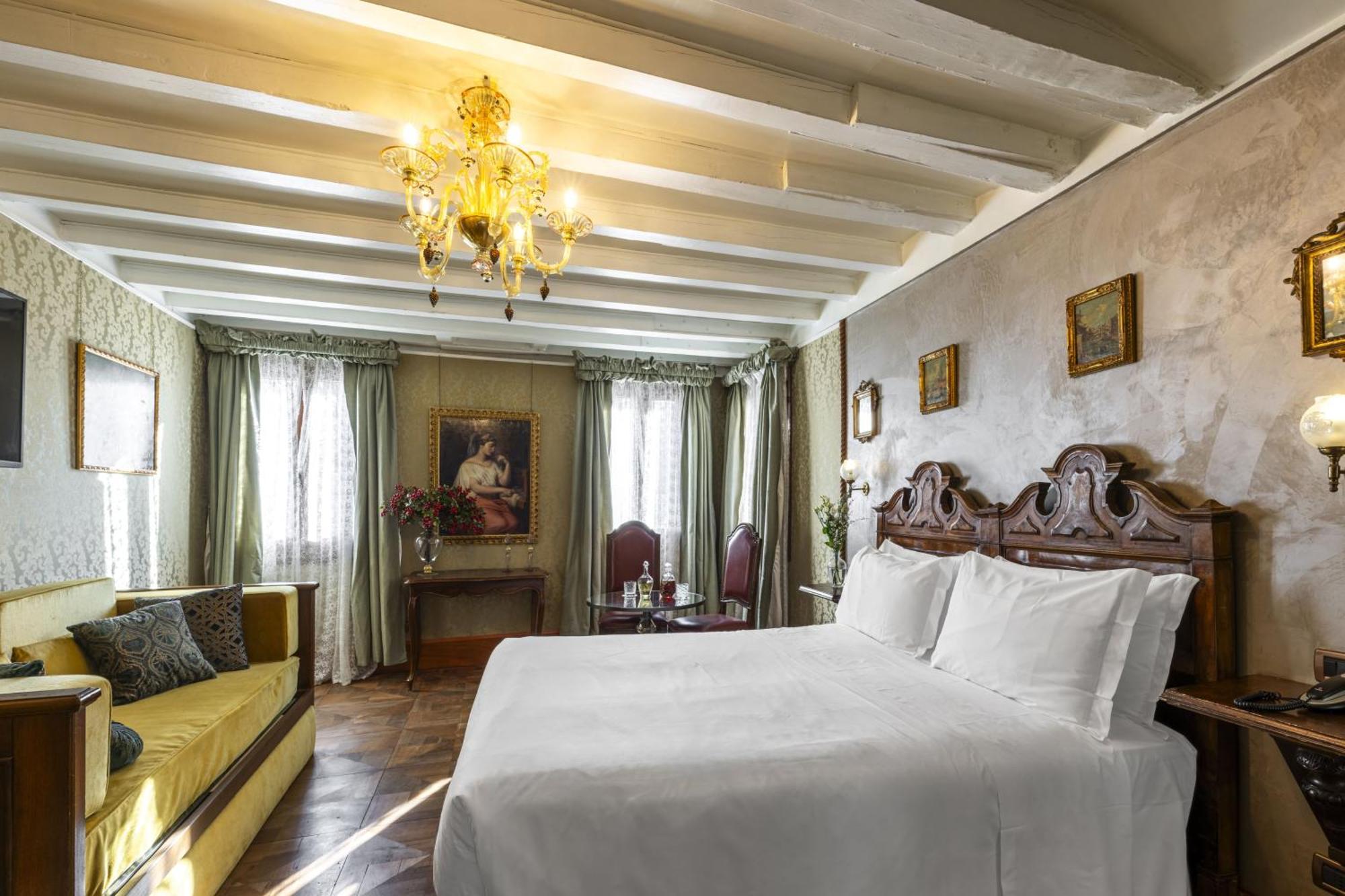 Superior  Room with Canal View