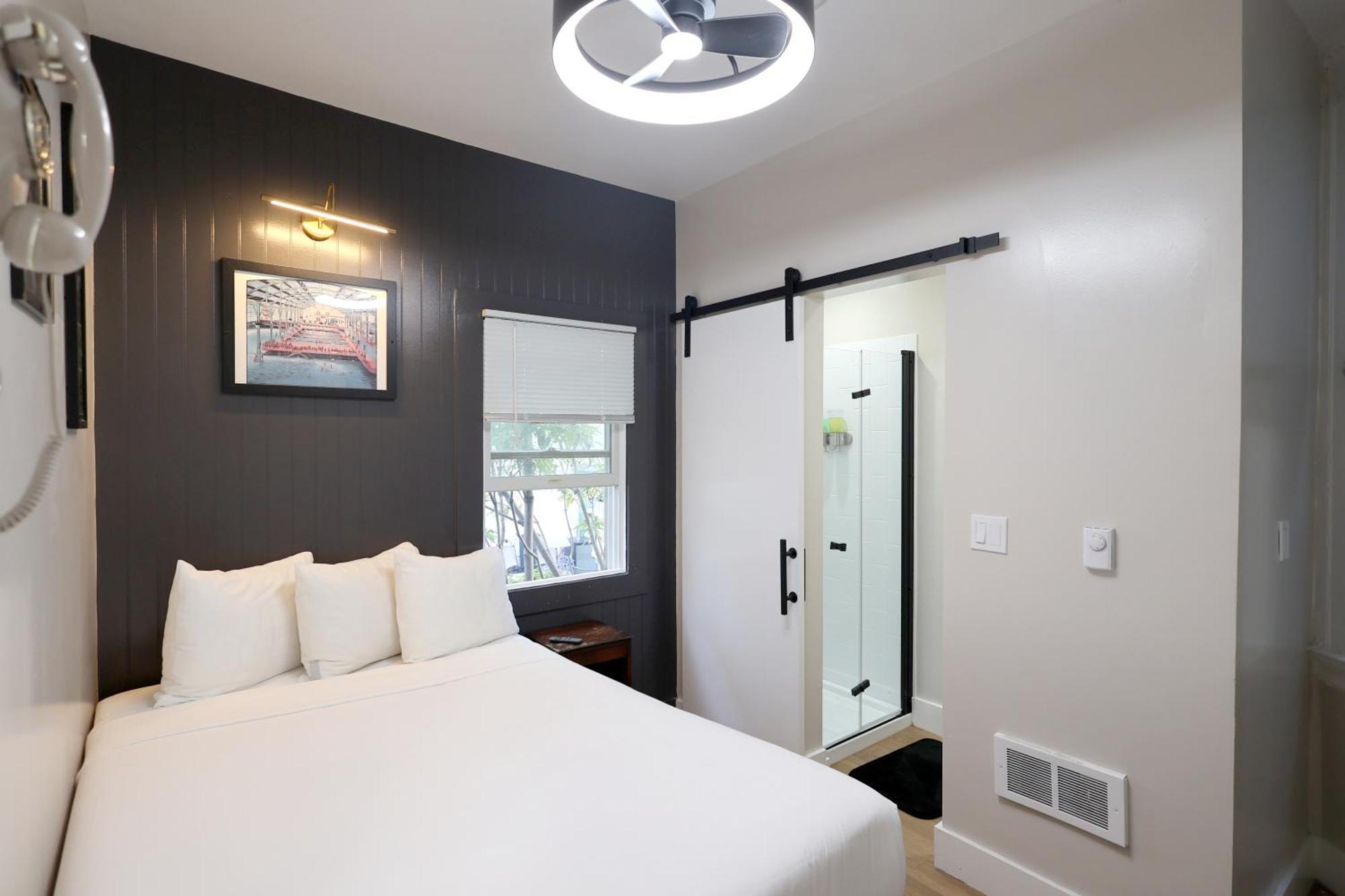 Double Room Private Bathroom