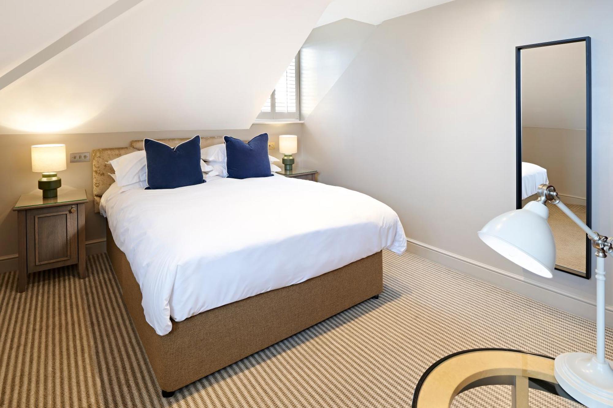 Cozy King Room - Non-Smoking