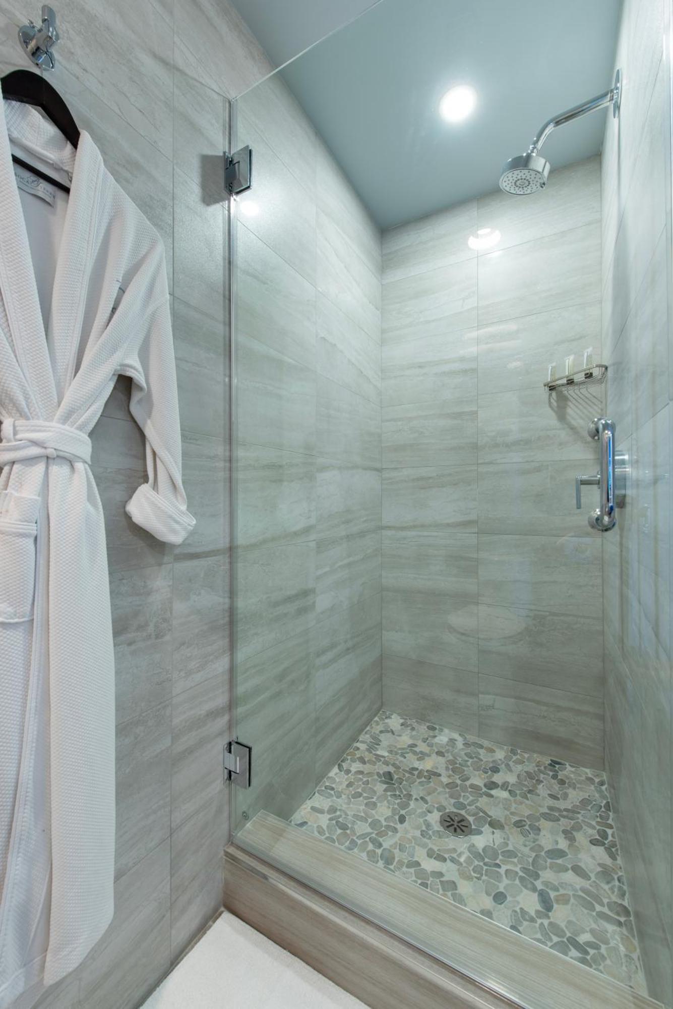 Deluxe King Spa Room