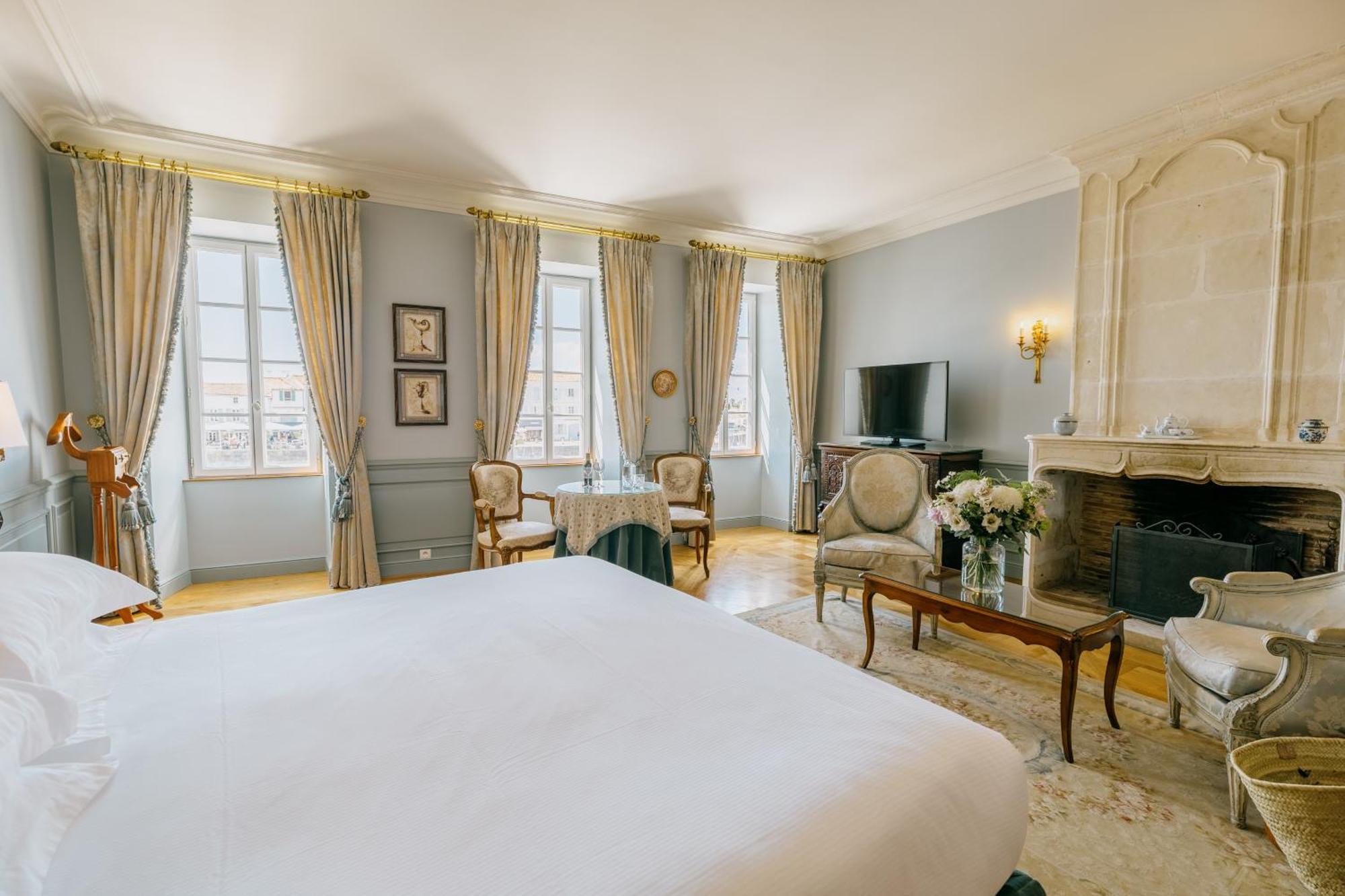 Deluxe Suite