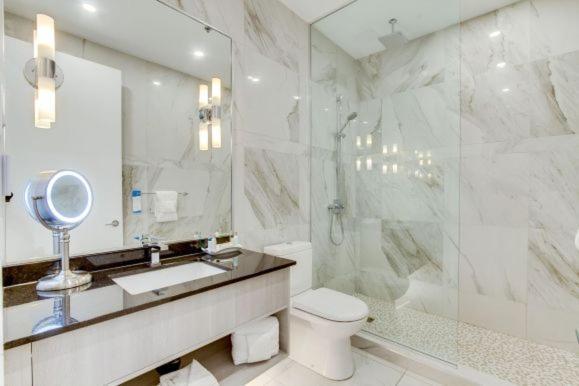 Deluxe room or Kitchenette or Artificial green wall view or Animals Permitted $