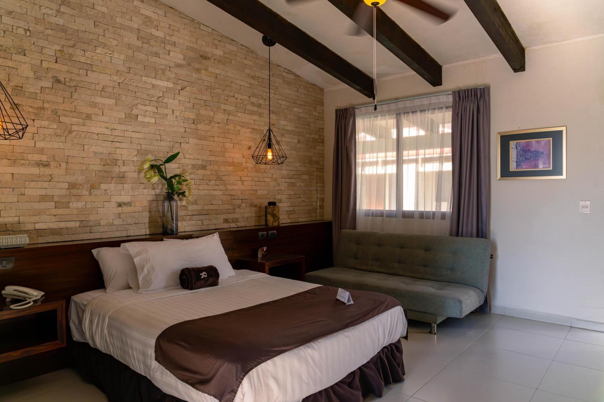 Queen Suite Spa Bath