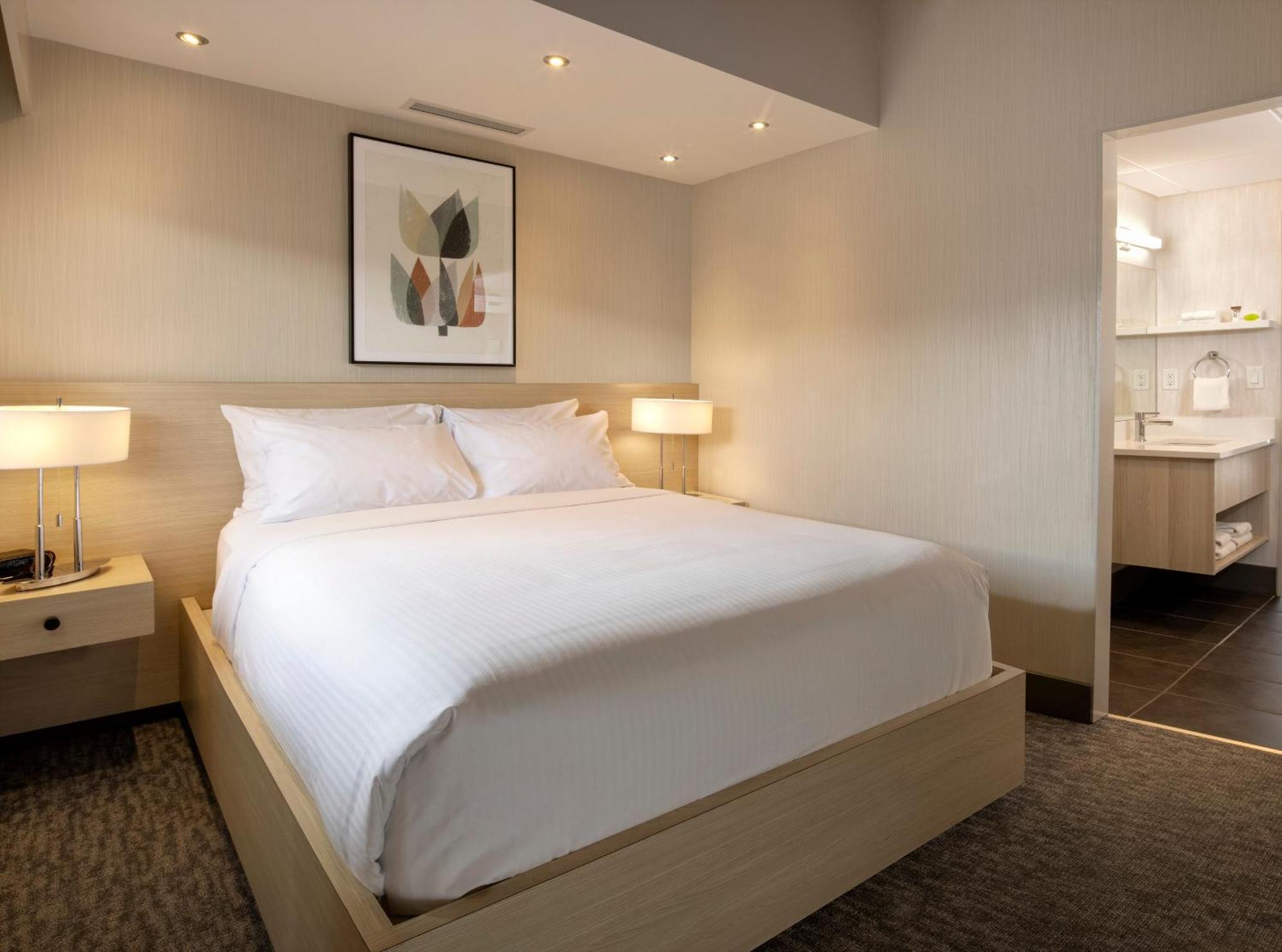Premium Queen Room Bath