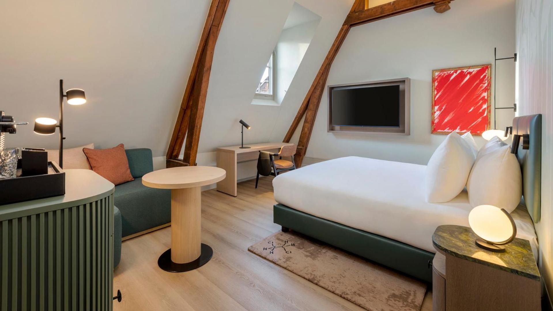 Deluxe Queen Room