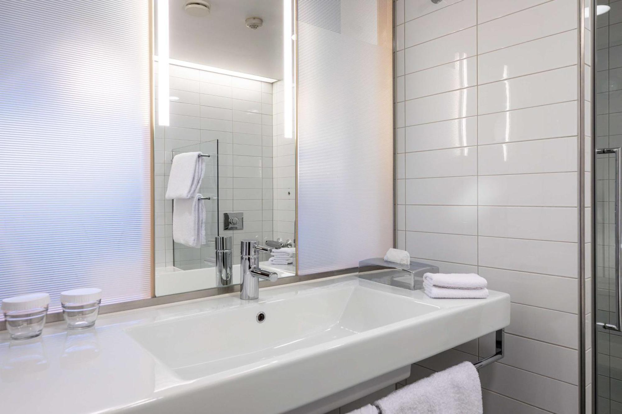 Family Room,1660285591:JPEG