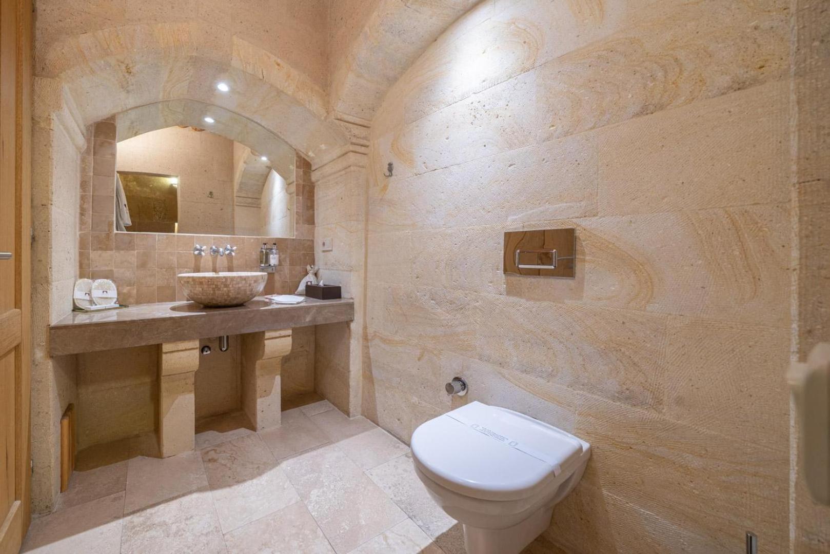 Royal Queen Suite,1660289112:JPEG