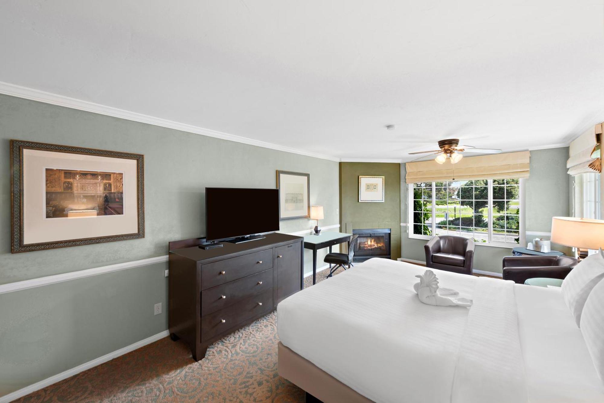 Deluxe King Room,1661109708:JPEG