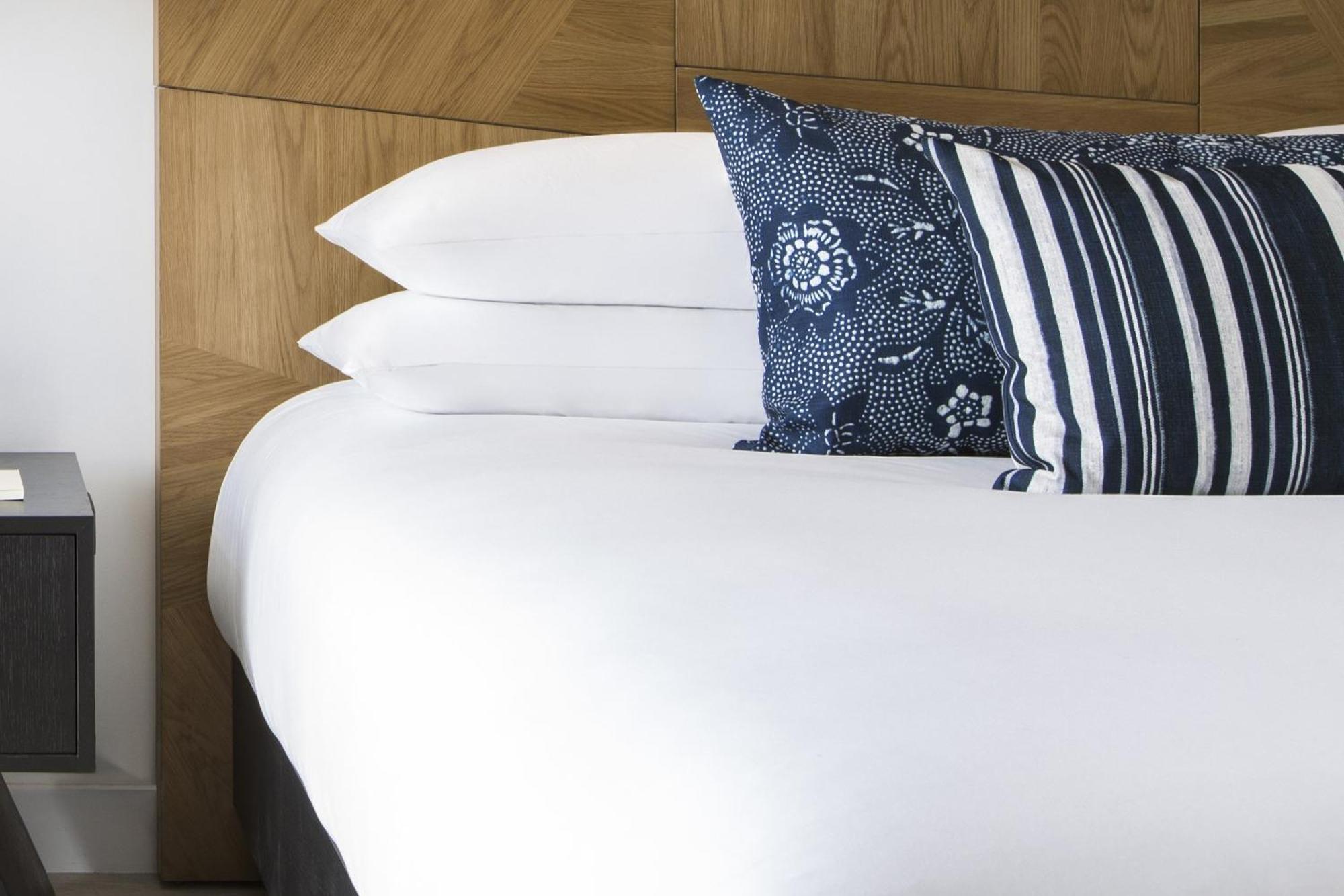 Superior Room - King Bed,1661650603:JPEG