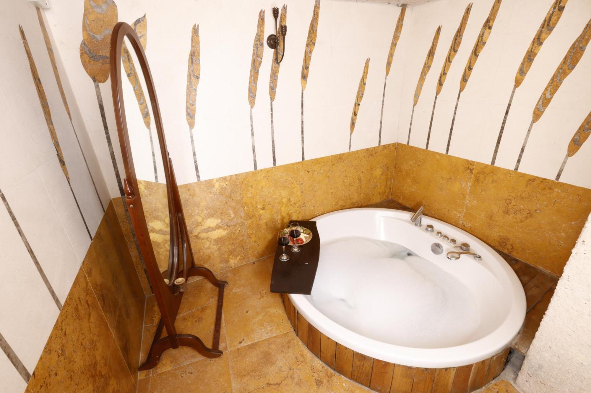 Deluxe Suite,1661654079:JPEG