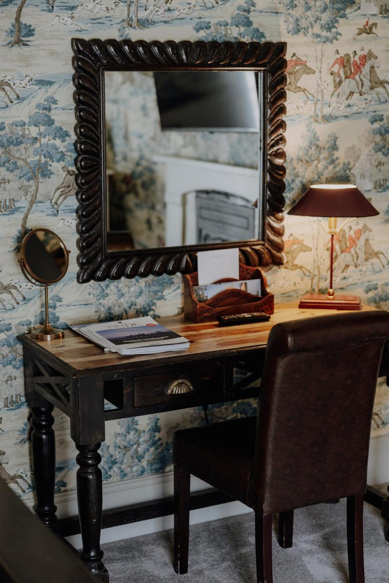 Greyhound,1662982394:JPEG