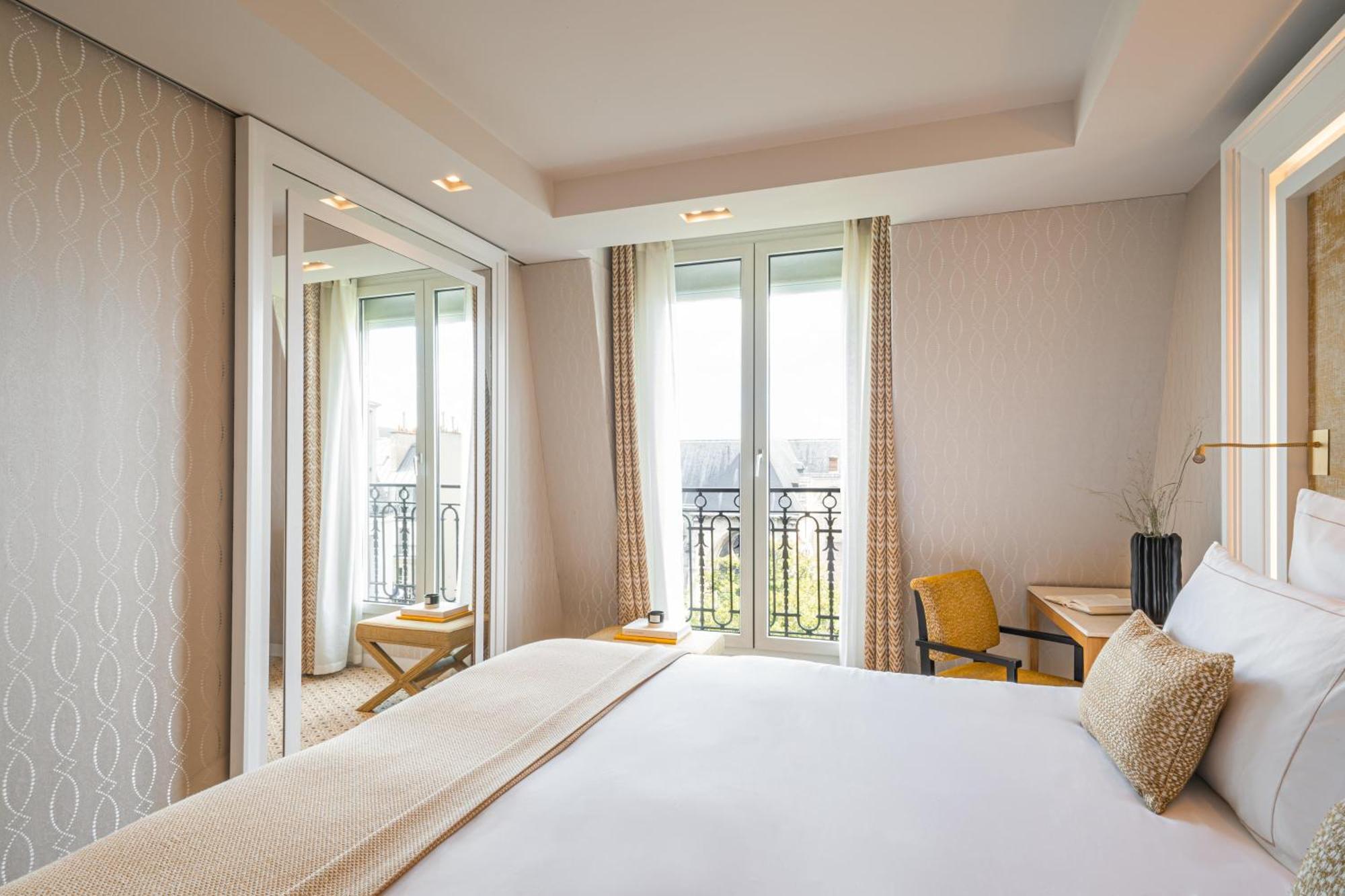 Privilege Room Saint-Germain-des-Prés Church View