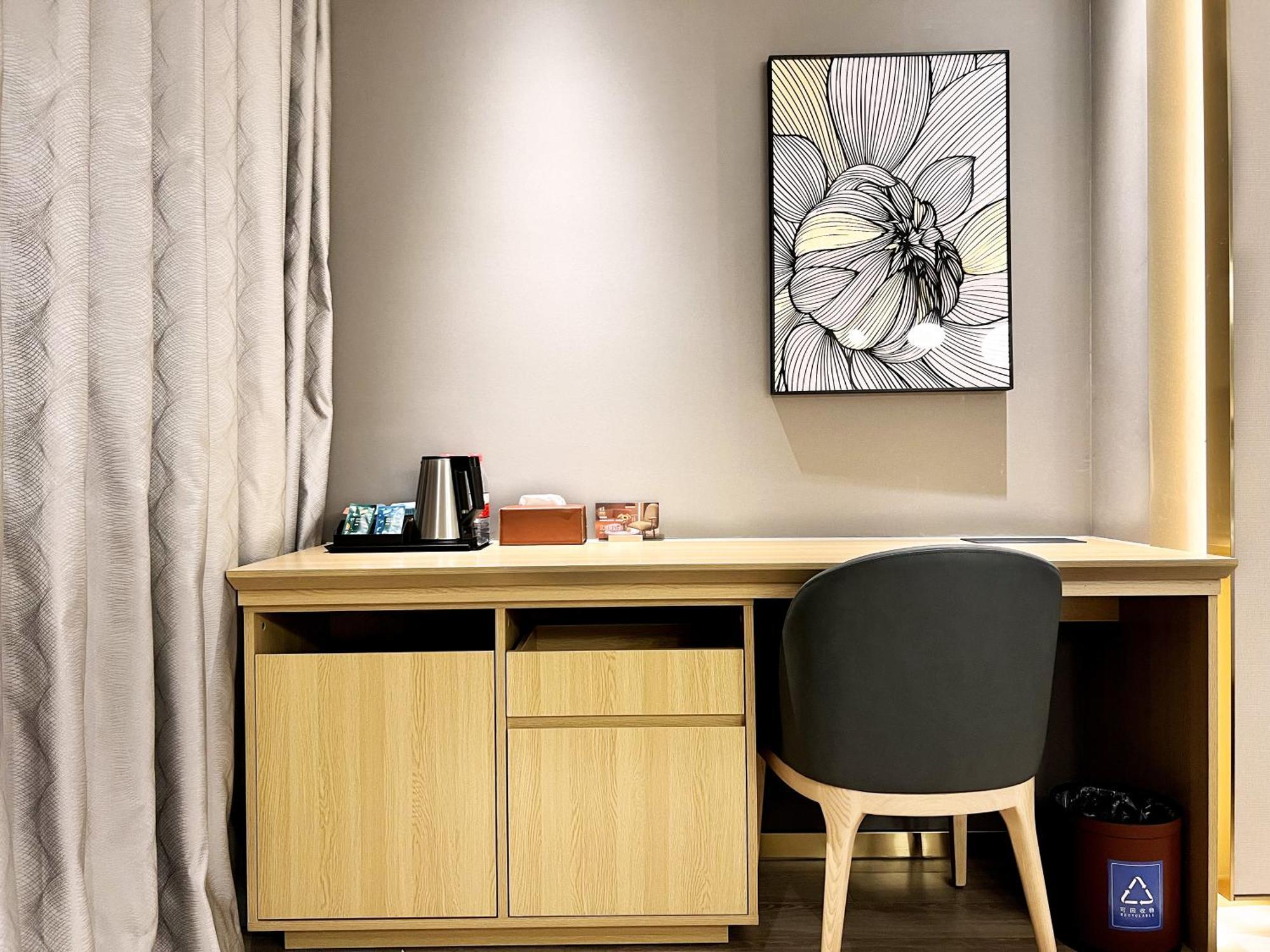Deluxe Queen Room