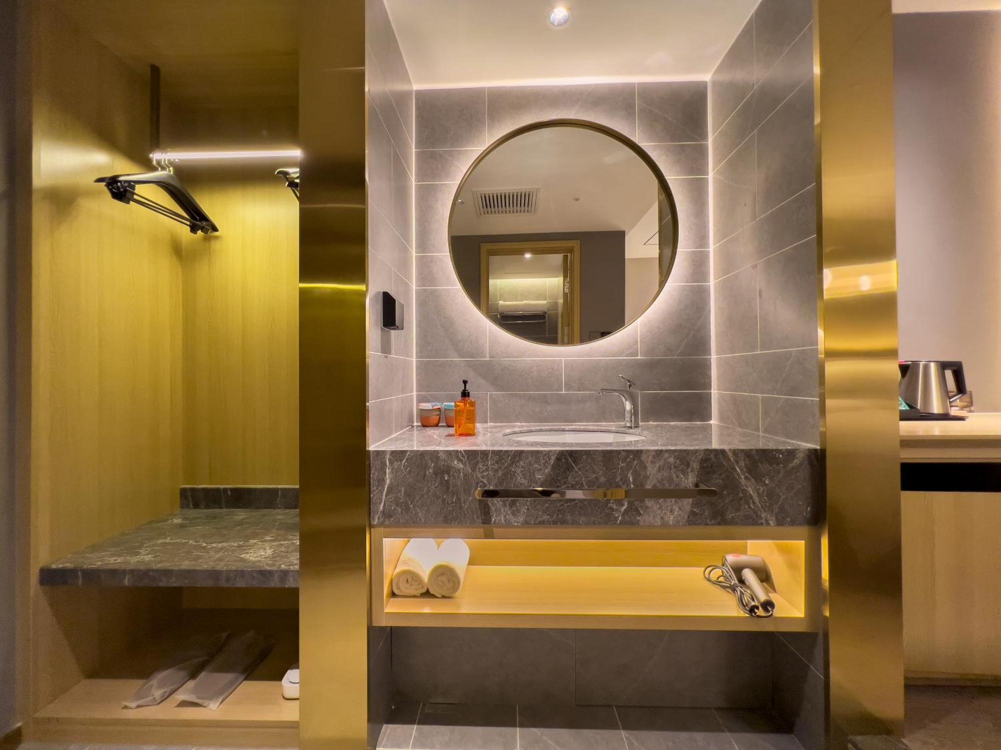 Premium Queen Room