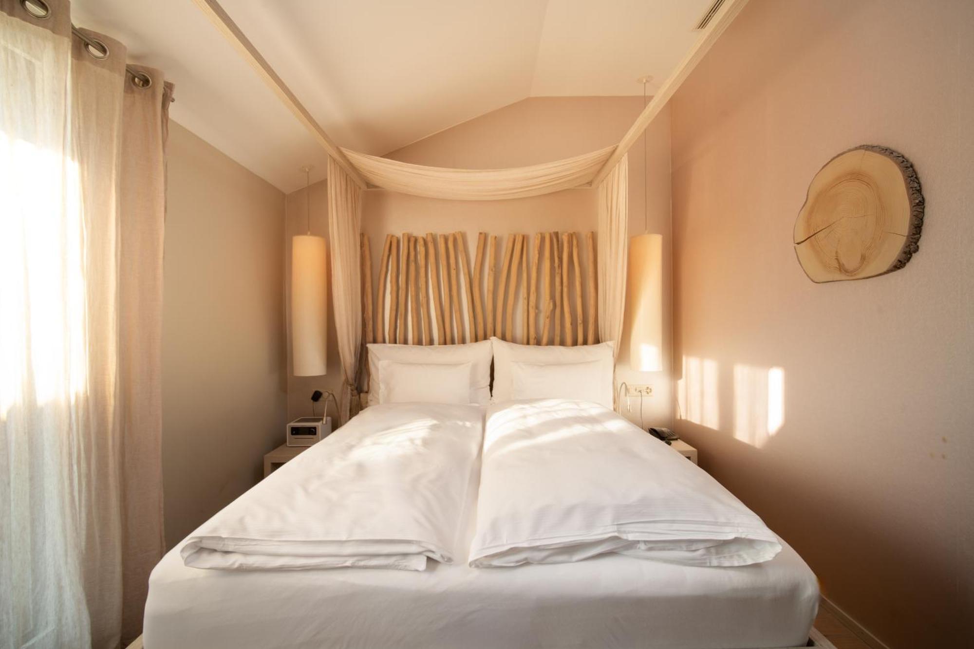 Queen Room,1664655169:JPEG