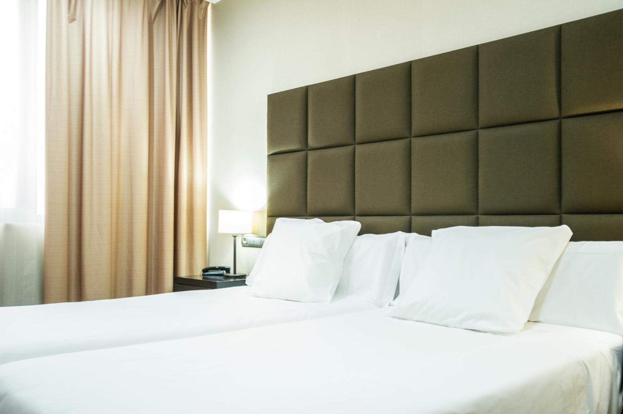 Twin Room,1597543357:JPEG