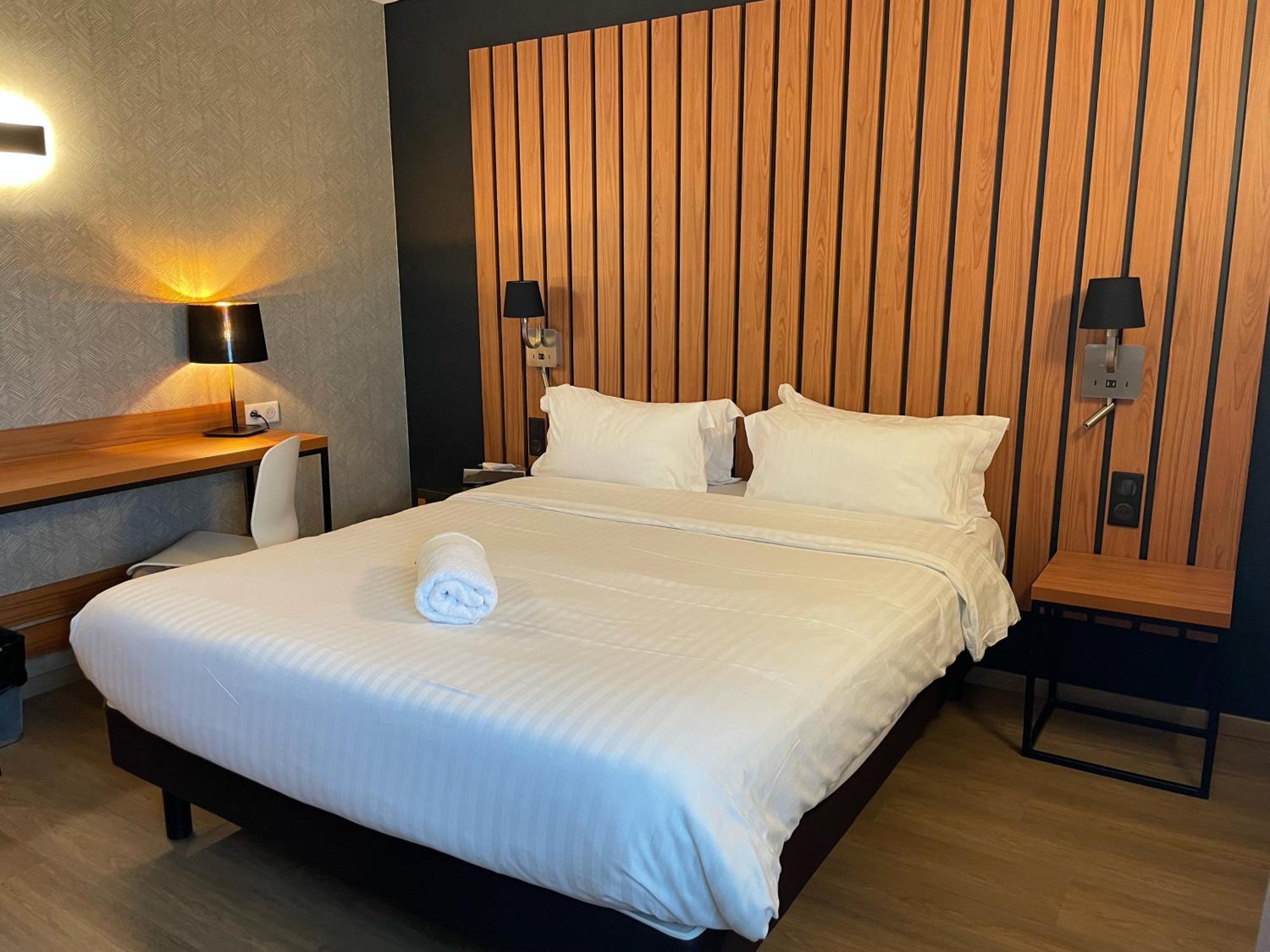 Comfort Queen Room Bay View Non-Smoking
