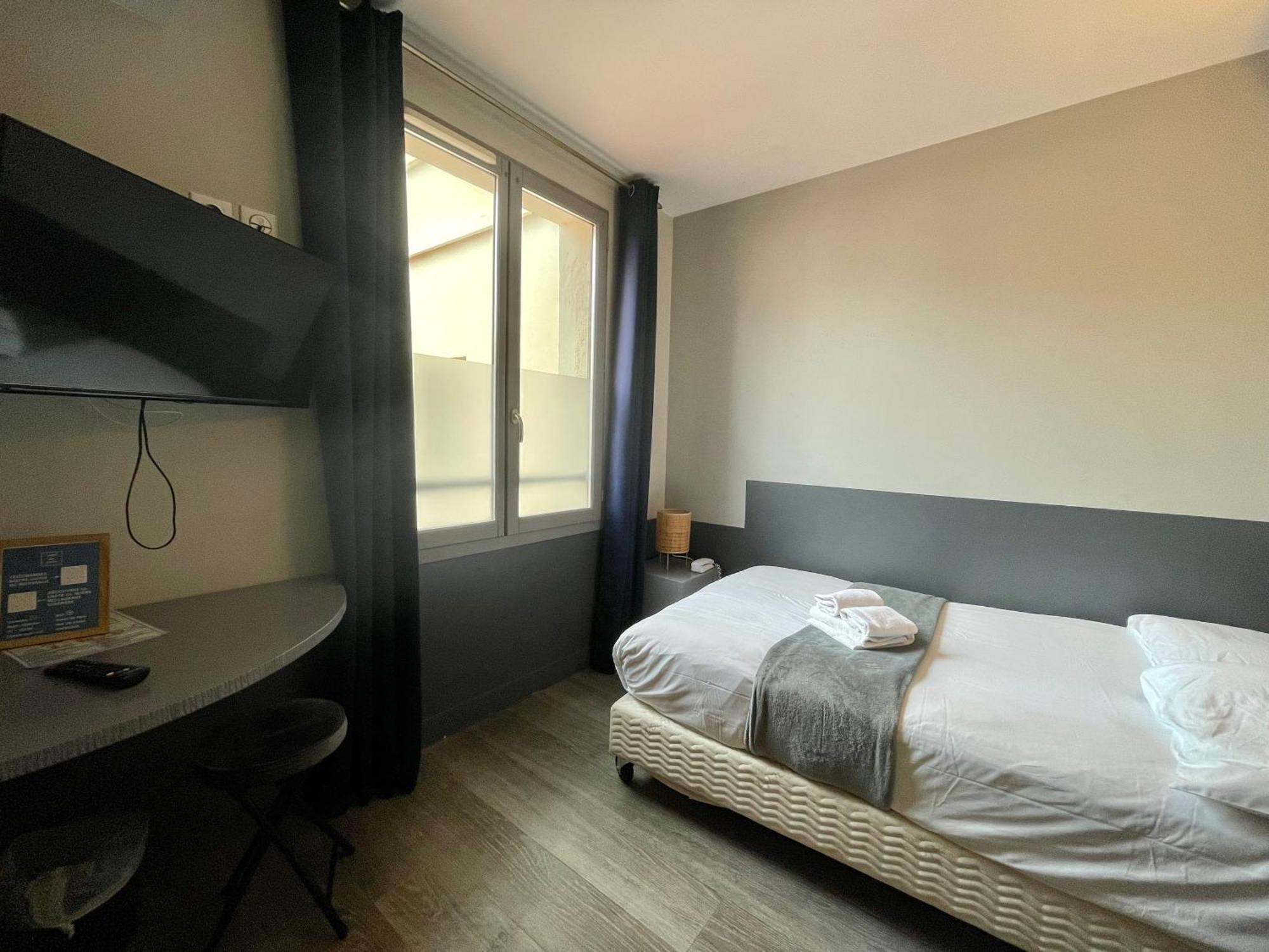 Single Room Patio or Street view,1667430956:JPEG
