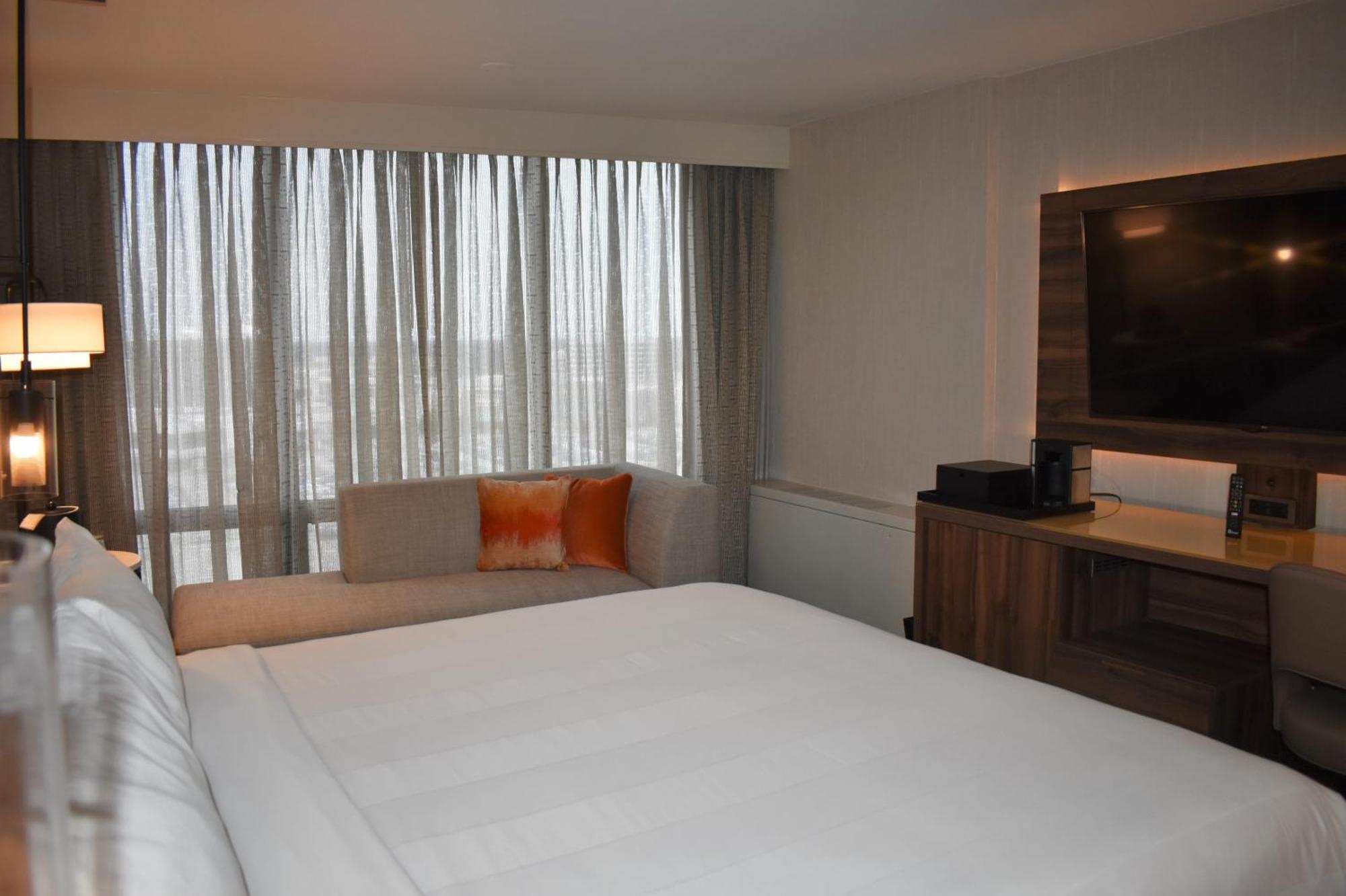 Guest Room King Bed