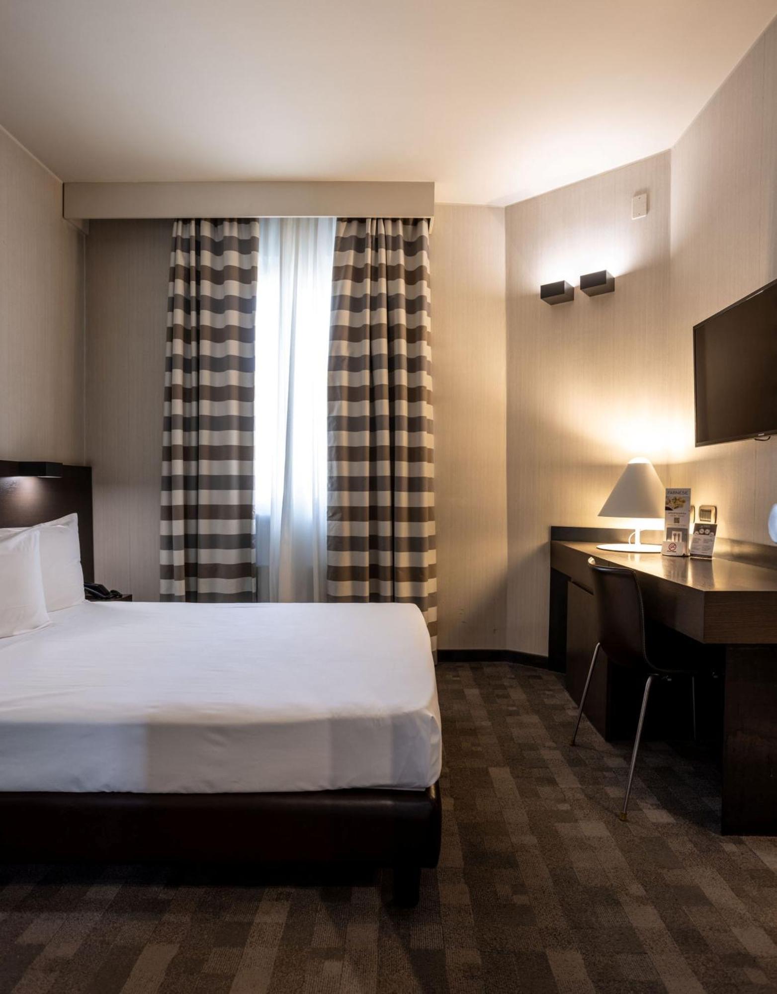 Double Room French Bed