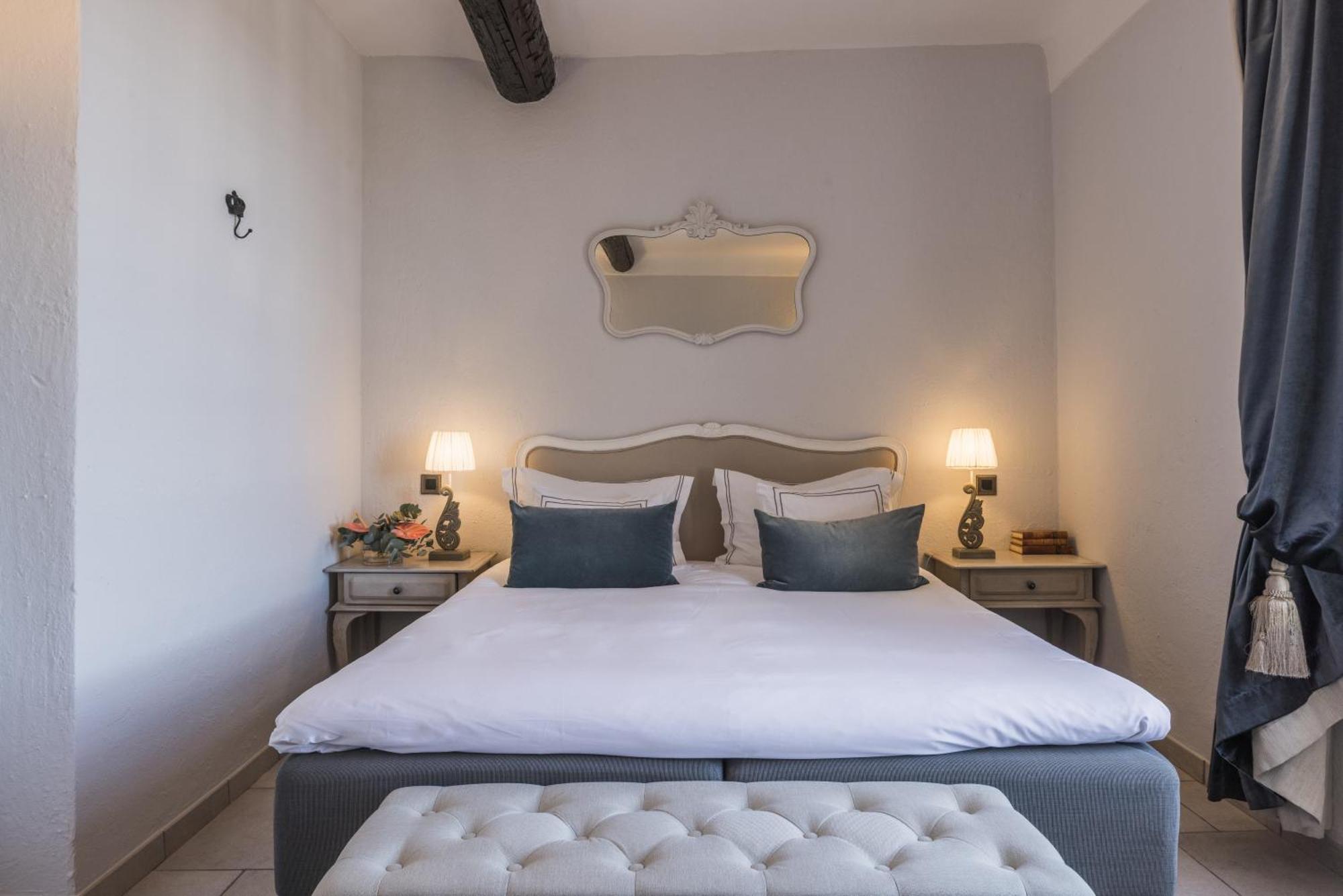 Deluxe Double Room,1668053638:JPEG