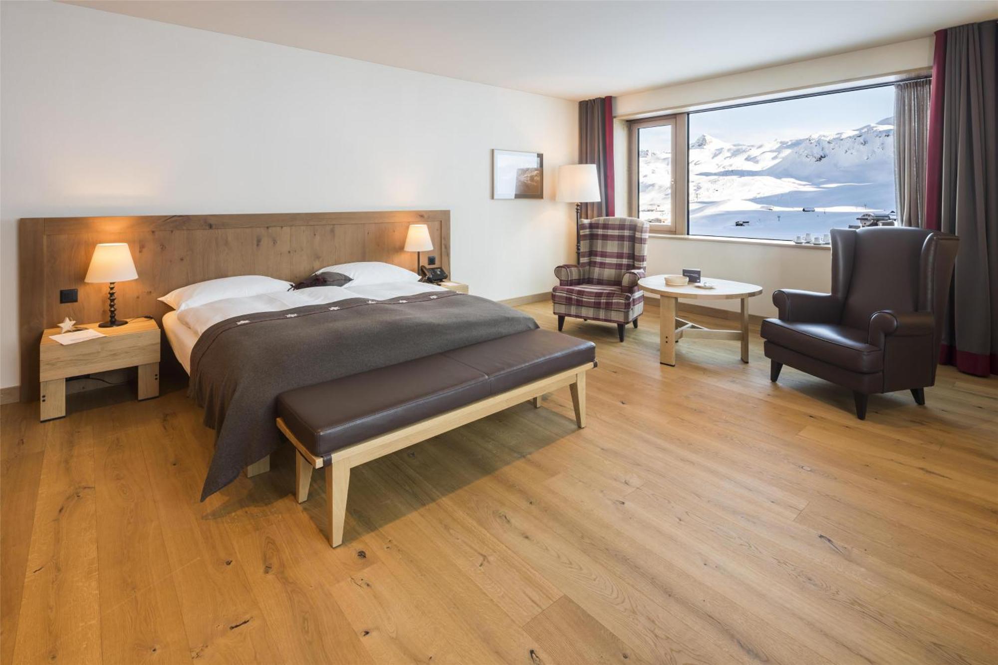 Lake View Room