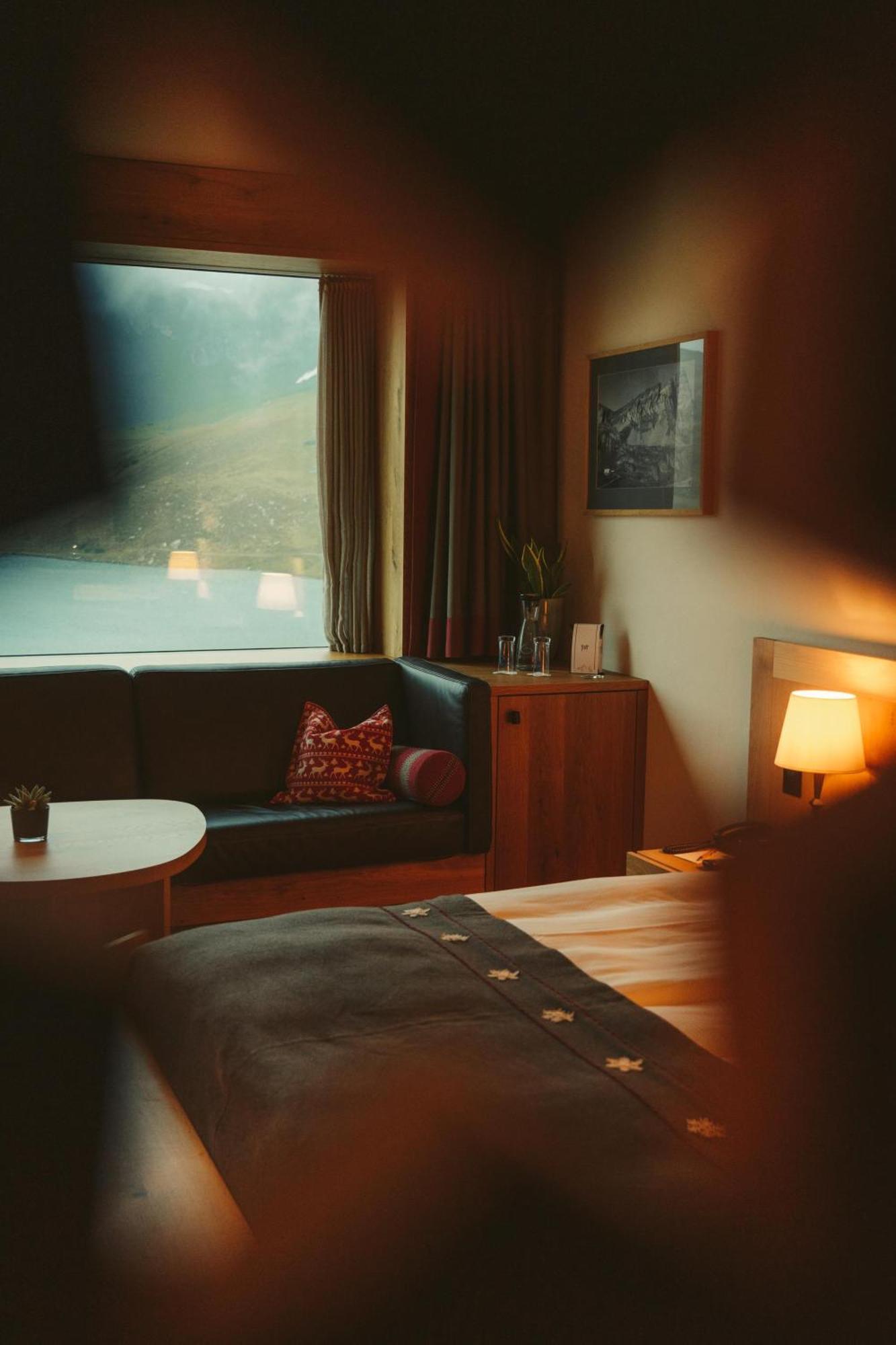 Lake View Room