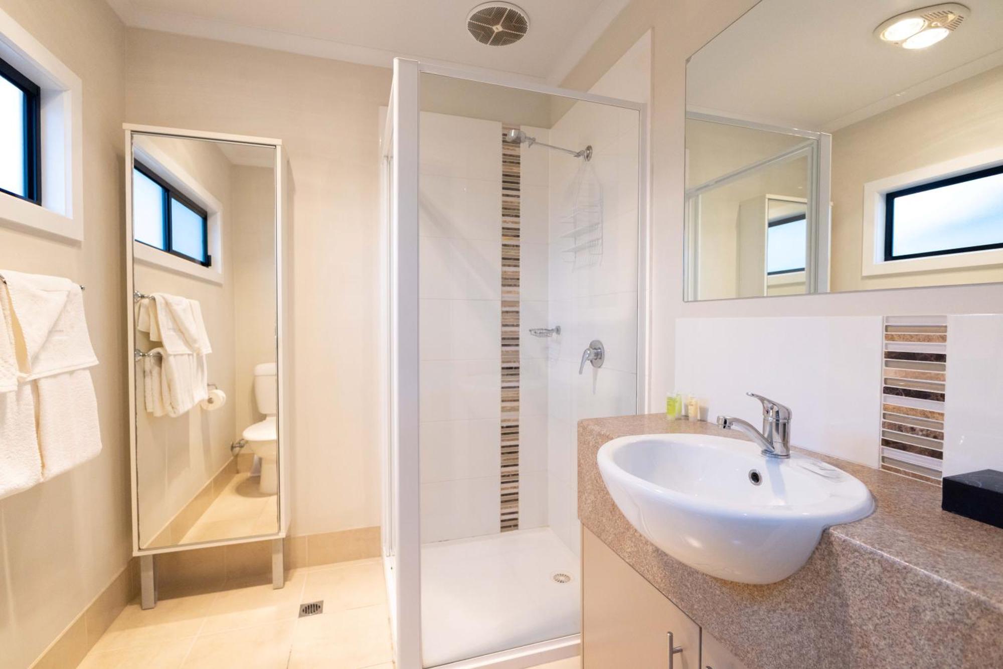 Studio Deluxe Cabin,1668067214:JPEG