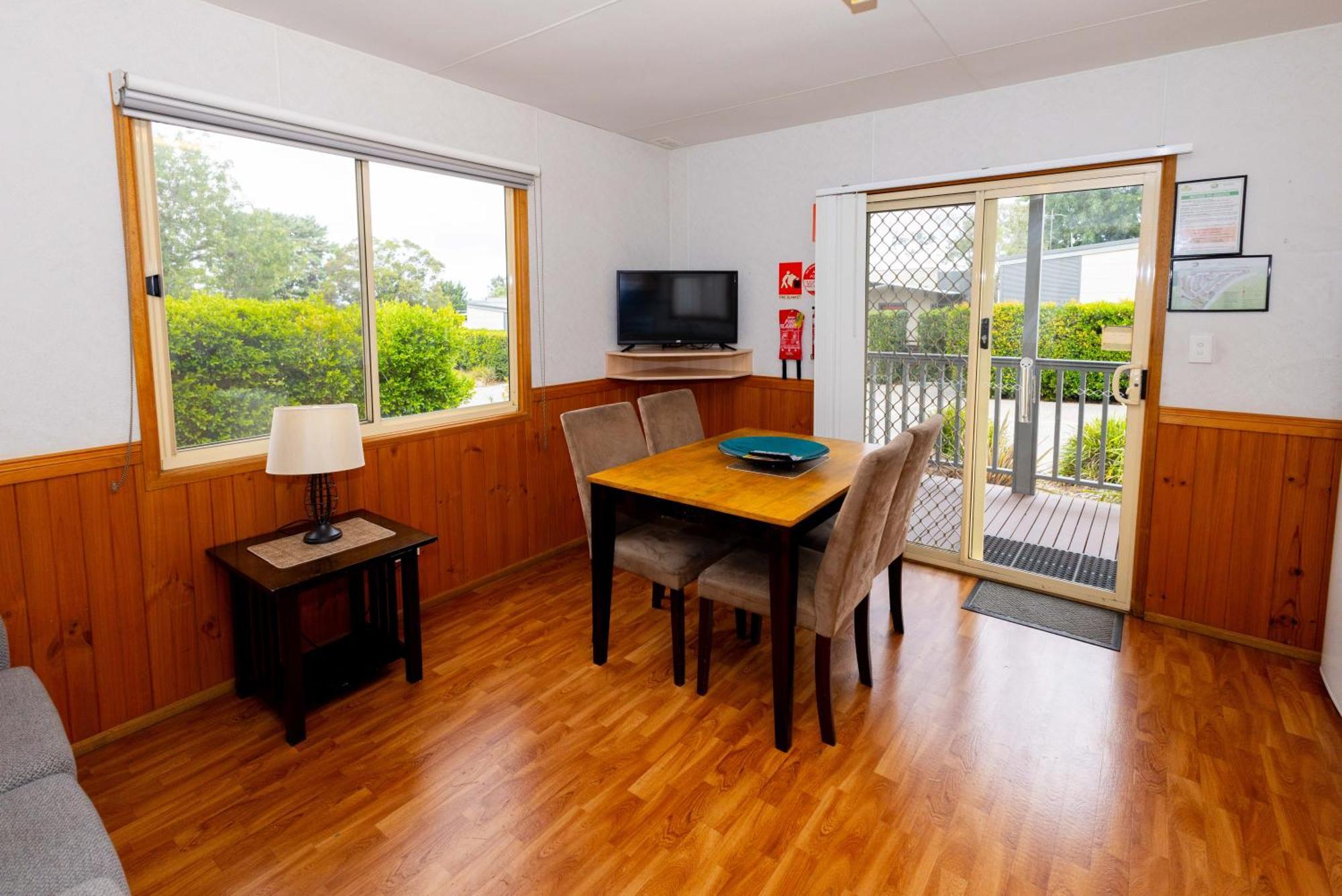 One-Bedroom Deluxe Cabin