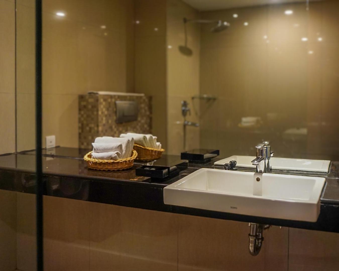 Executive Suite,1668072342:JPEG