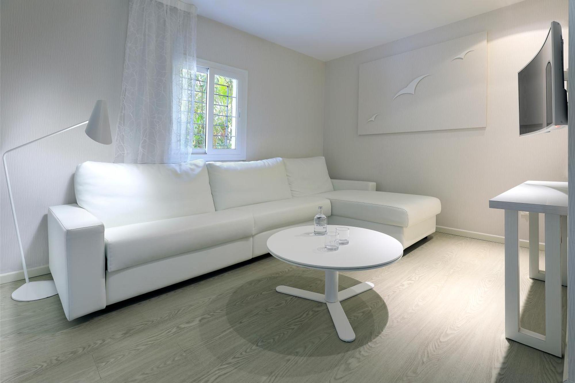 Suite with Private Pool,1669030016:JPEG