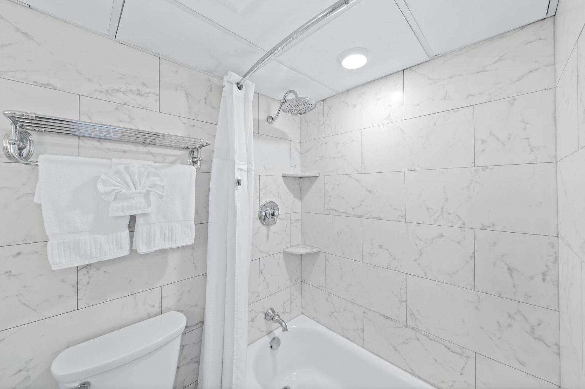 Queen Room,1669041055:JPEG