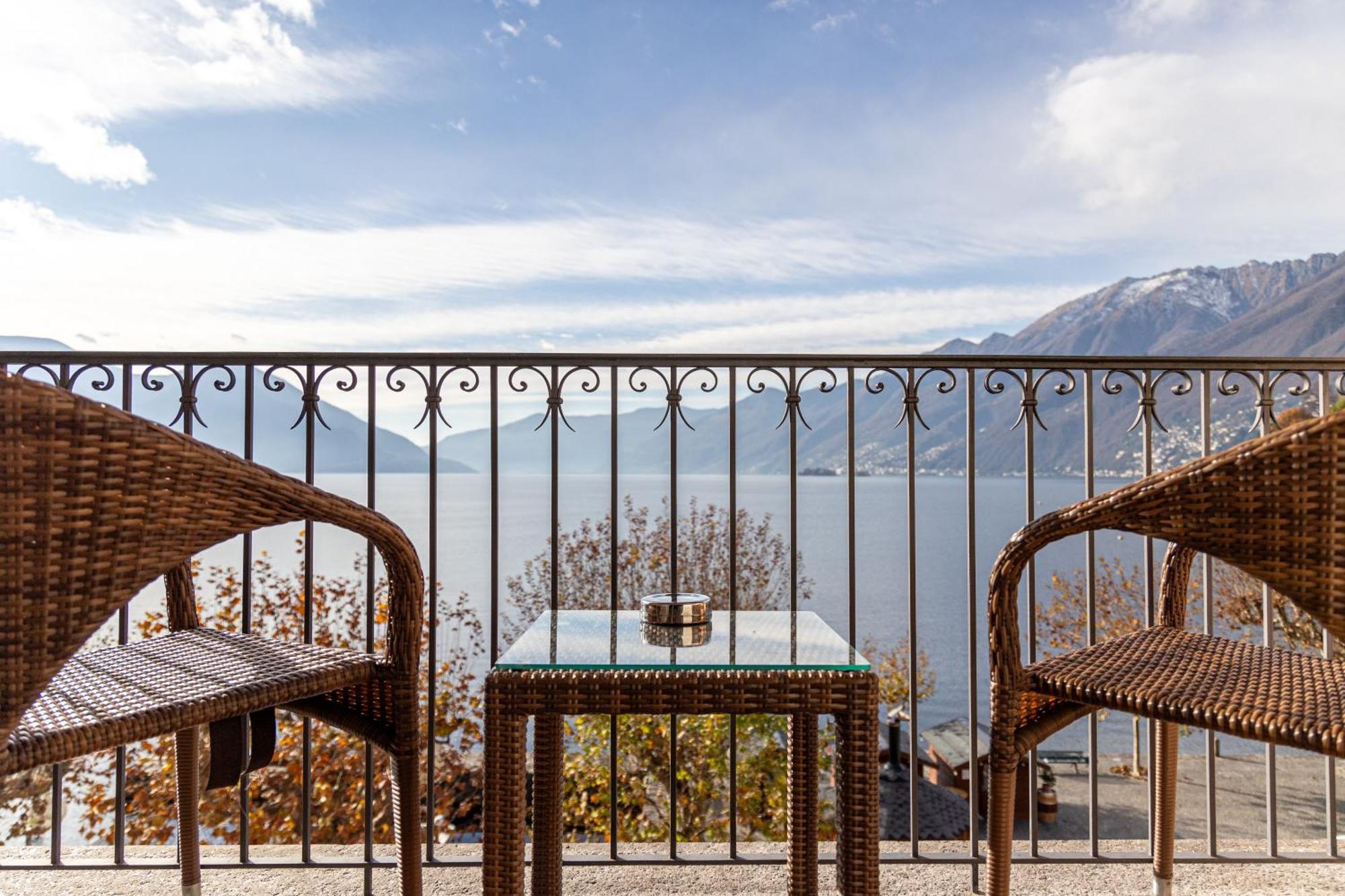 Twin Room Terrace Lake View