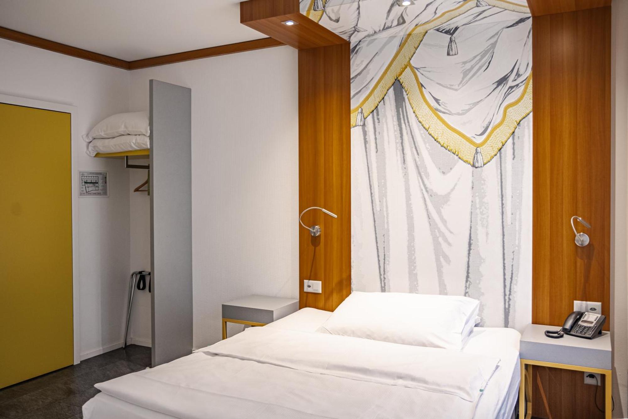 Economy Twin Room Courtyard View